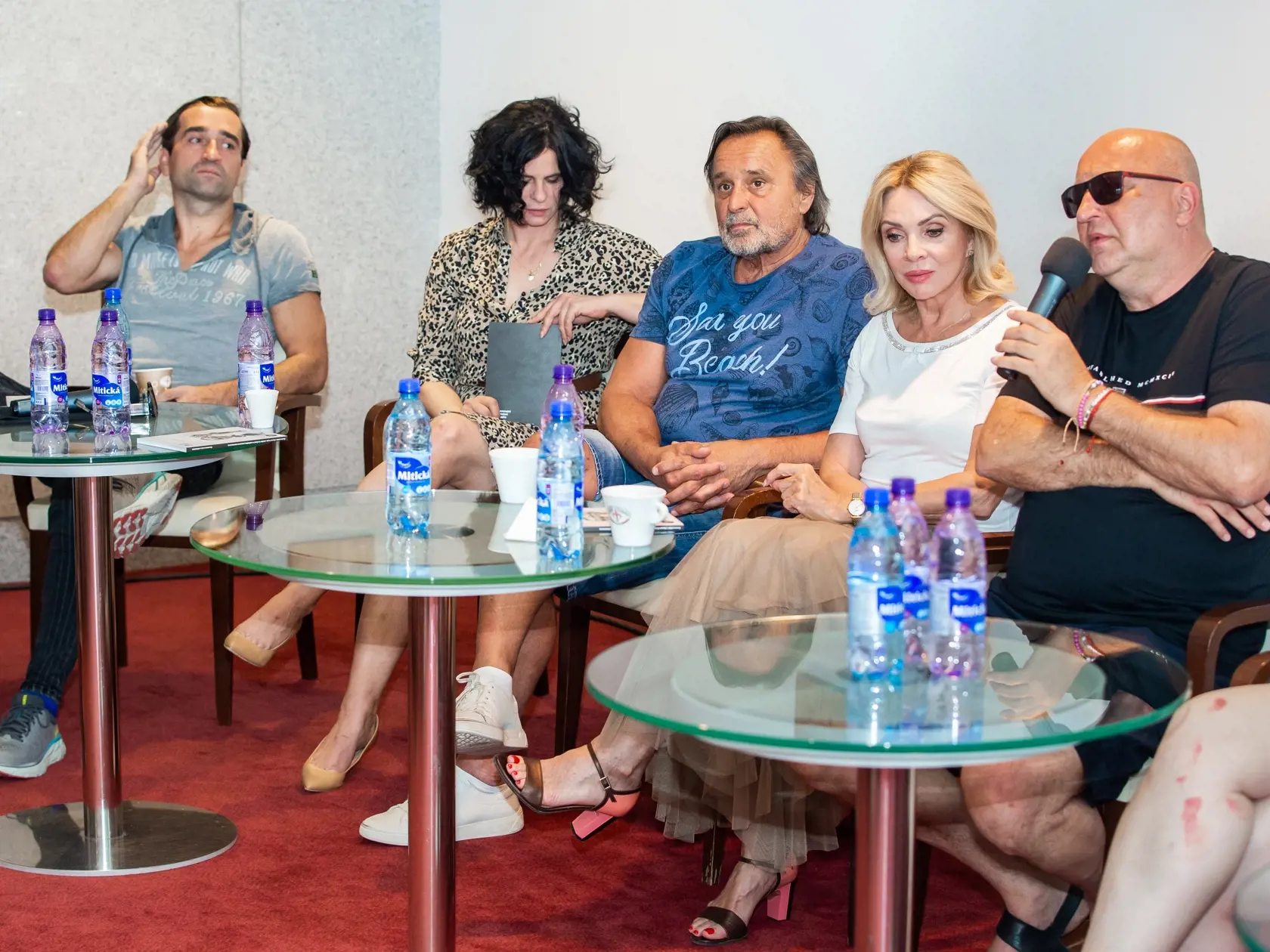 Tlačová konferencia v novej budove SND k predstaveniu novej divadelnej inscenácie. Na snímke Milan Ondrík, Zuzana Fialová, Jozef Vajda, Zdena Studenková a Roman Polák.