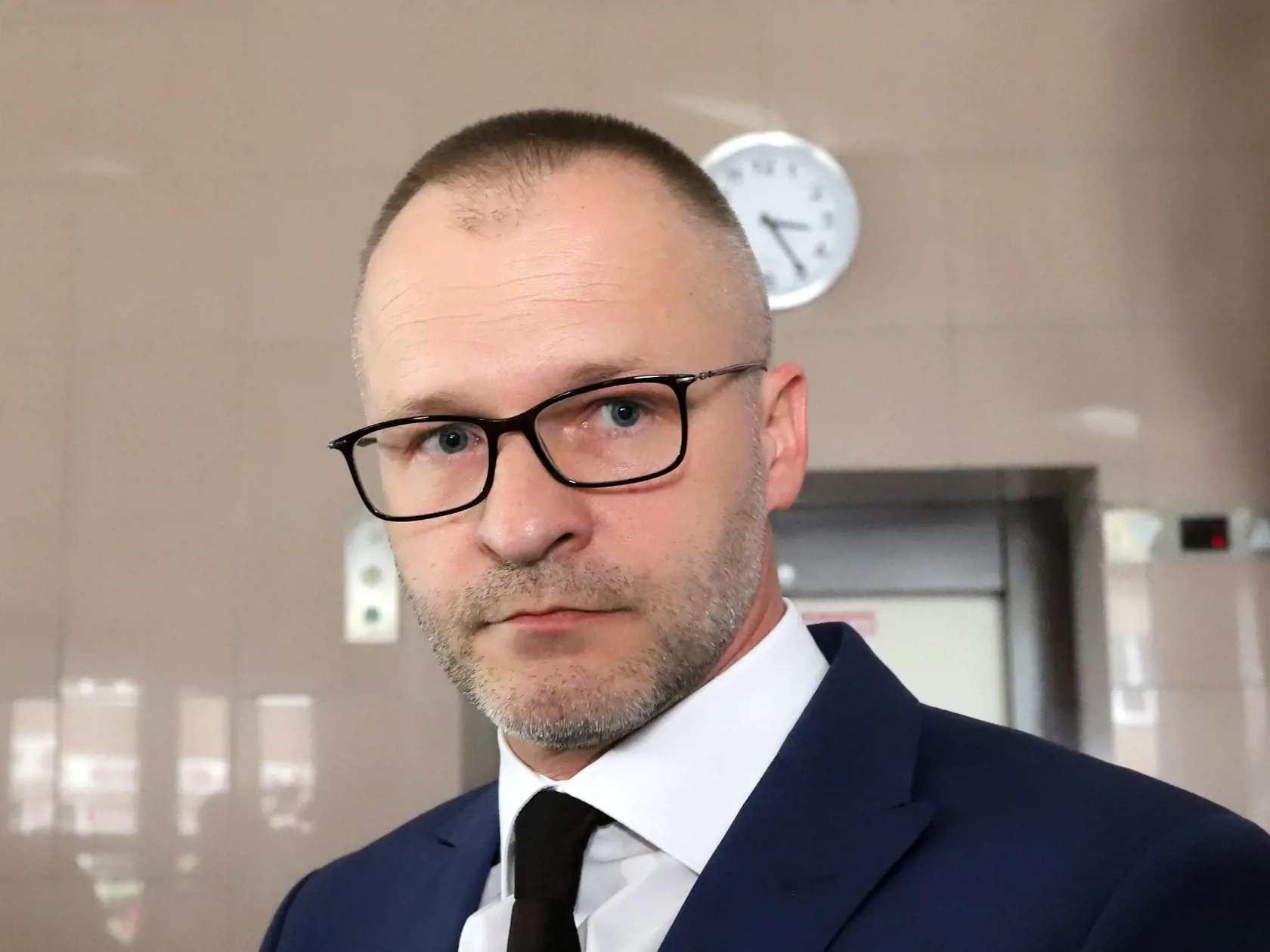 Etická komisia prokuratúry sa v Banskej Bystrici zaoberala disciplinárnym konaním voči bývalému generálnemu prokurátorovi Dobroslavovi Trnkovi. Termín vytýčil predseda etickej komisie prokuratúry Rastislav Remeta. Na zasadnutí prerokovali žiadosť disciplinárnej komisie Generálnej prokuratúry (GP) SR o predloženie stanoviska v konaní proti Dobroslavovi Trnkovi. Na snímke predseda etickej komisie prokuratúry Rastislav Remeta počas brífingu, v Banskej Bystrici 7. júla 2020.