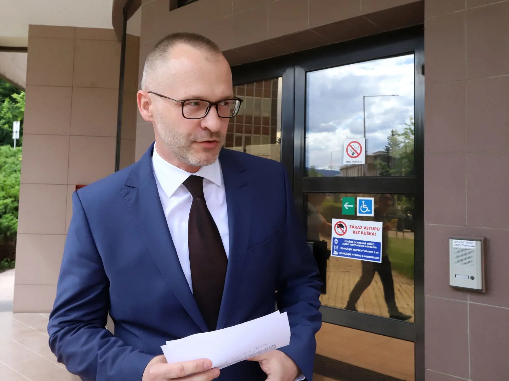 Etická komisia prokuratúry sa v Banskej Bystrici zaoberala disciplinárnym konaním voči bývalému generálnemu prokurátorovi Dobroslavovi Trnkovi. Termín vytýčil predseda etickej komisie prokuratúry Rastislav Remeta. Na zasadnutí prerokovali žiadosť disciplinárnej komisie Generálnej prokuratúry (GP) SR o predloženie stanoviska v konaní proti Dobroslavovi Trnkovi. Na snímke predseda etickej komisie prokuratúry Rastislav Remeta počas brífingu, v Banskej Bystrici 7. júla 2020.