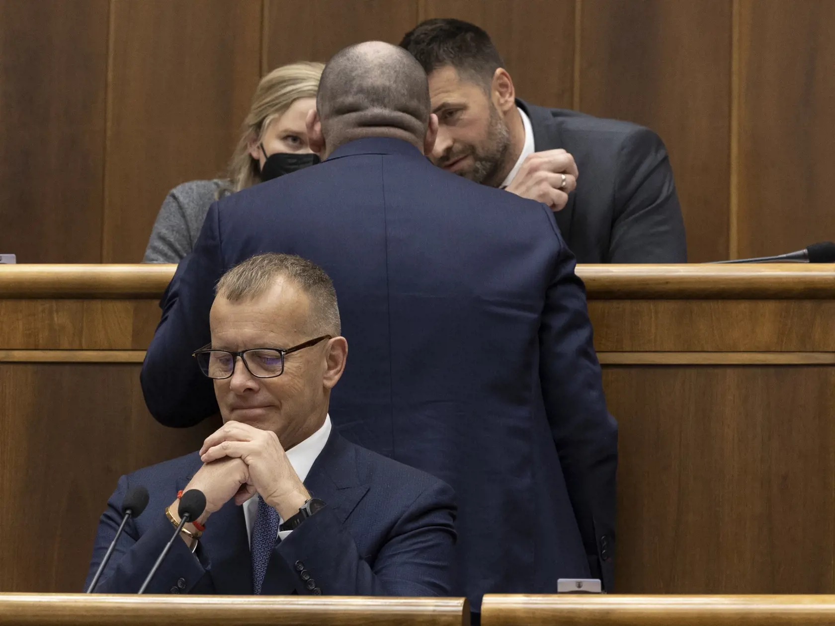 78. schôdza Národnej rady Slovenskej republiky počas ktorej sa poslanci rozhodujú o zotrvaní vlády Eduarda Hegera. Na snímke je Boris Kollár.