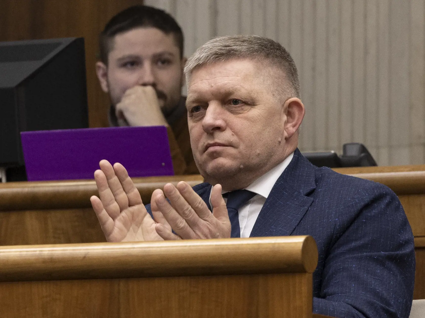 78. schôdza Národnej rady Slovenskej republiky počas ktorej sa poslanci rozhodujú o zotrvaní vlády Eduarda Hegera. Na snímke je Robert Fico.