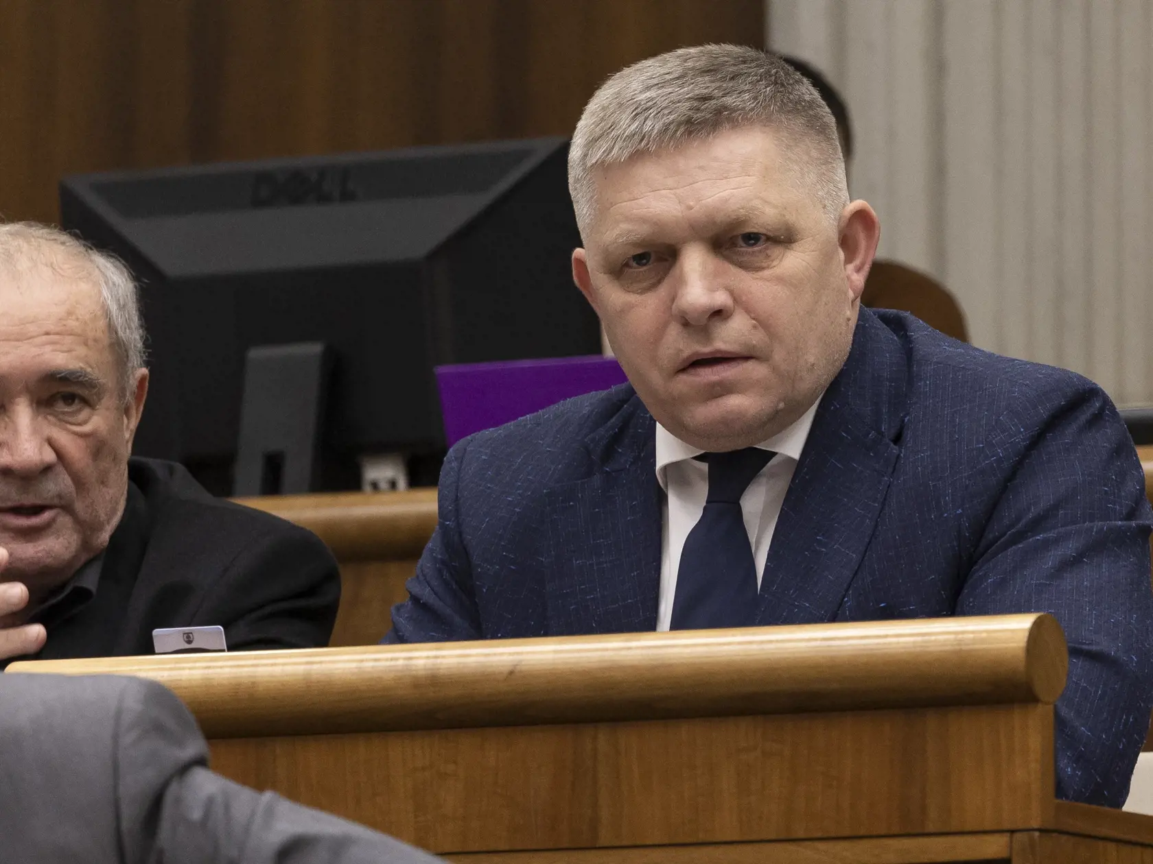 Predčasné voľby by podľa Sulíka predstavovali návrat Roberta Fica (Smer-SD). V parlamente je momentálne návrh na zmenu ústavy, ktorým by si poslanci mohli skrátiť volebné obdobie. SaS k nemu podala pozmeňujúci návrh. Ak by prešiel, Sulík deklaroval, že za návrh bude SaS hlasovať.
