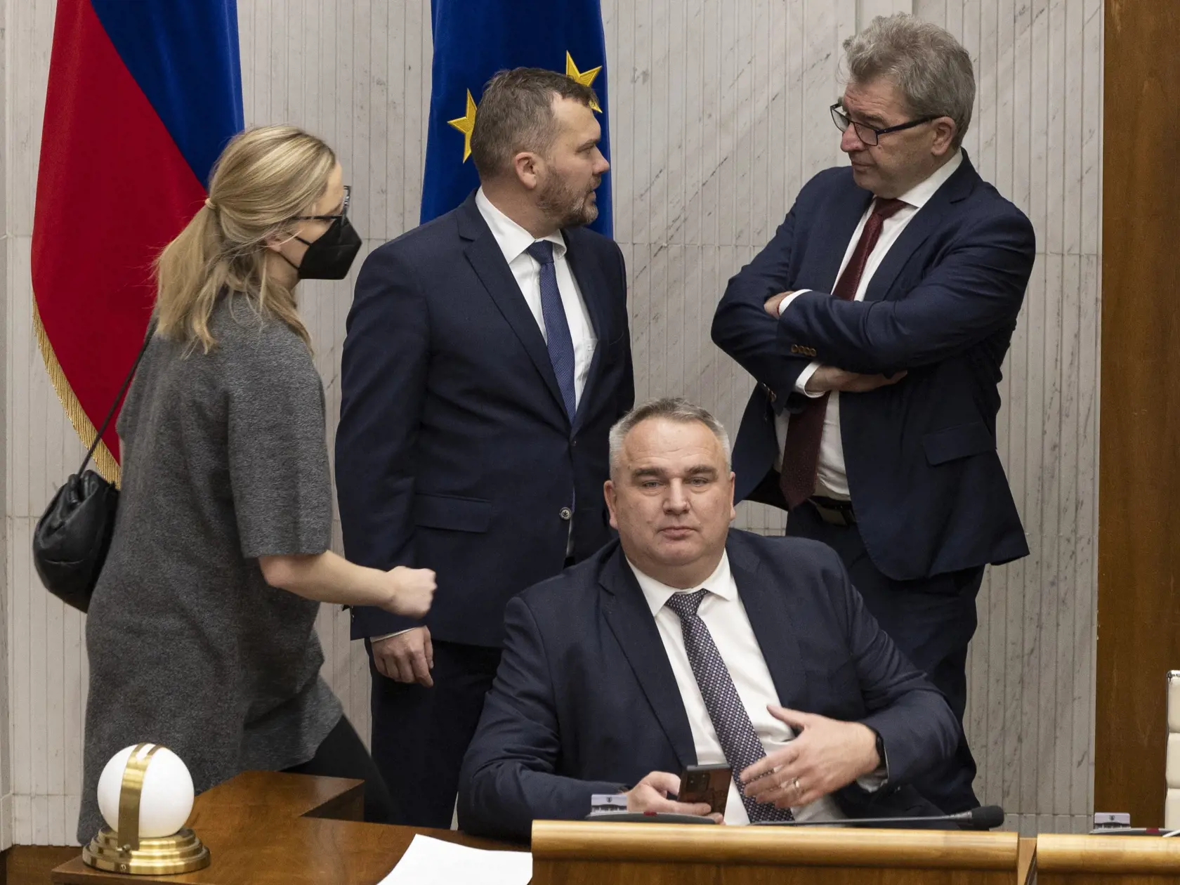 Hlasovanie o nedôvere vláde jasne ukázalo, že nevisela na hlasoch fašistov a extrémistov, hoci sa to mnohí snažili tvrdiť mesiace. V reakcii na vyslovenie nedôvery to povedal premiér Eduard Heger (OĽANO).