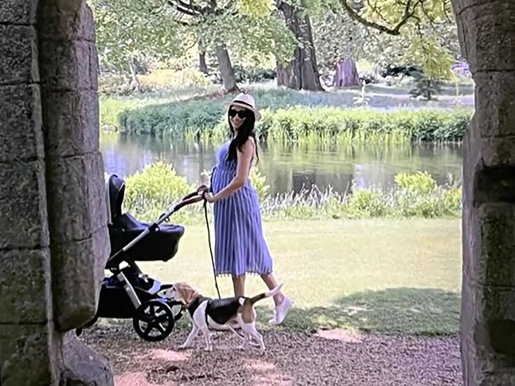 Harry a Meghan zverejnili doteraz nepublikované fotografie dcérky Lilibet