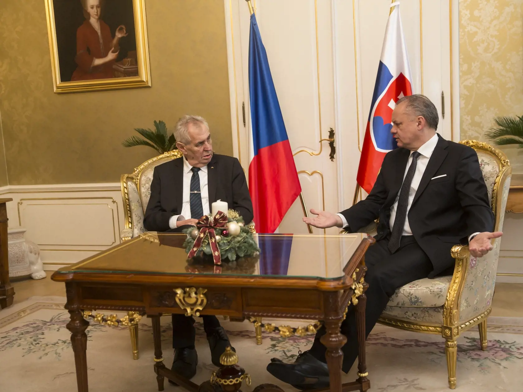 Stretnutie prezidentov sa nieslo v priateľskom duchu. Ocenili česko-slovenské vzťahy.