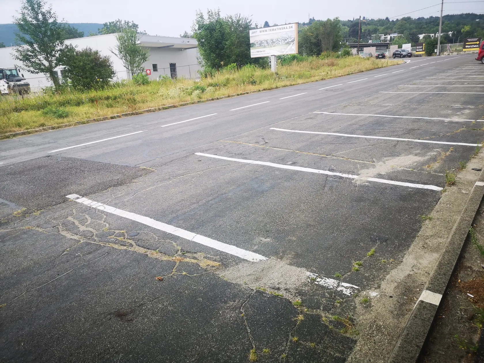 Muž na stretnutie na parkovisko dorazil. Po príchode sa ho jeden z chlapcov spýtal, či to on sa ide stretnúť s 13-ročným dievčaťom.