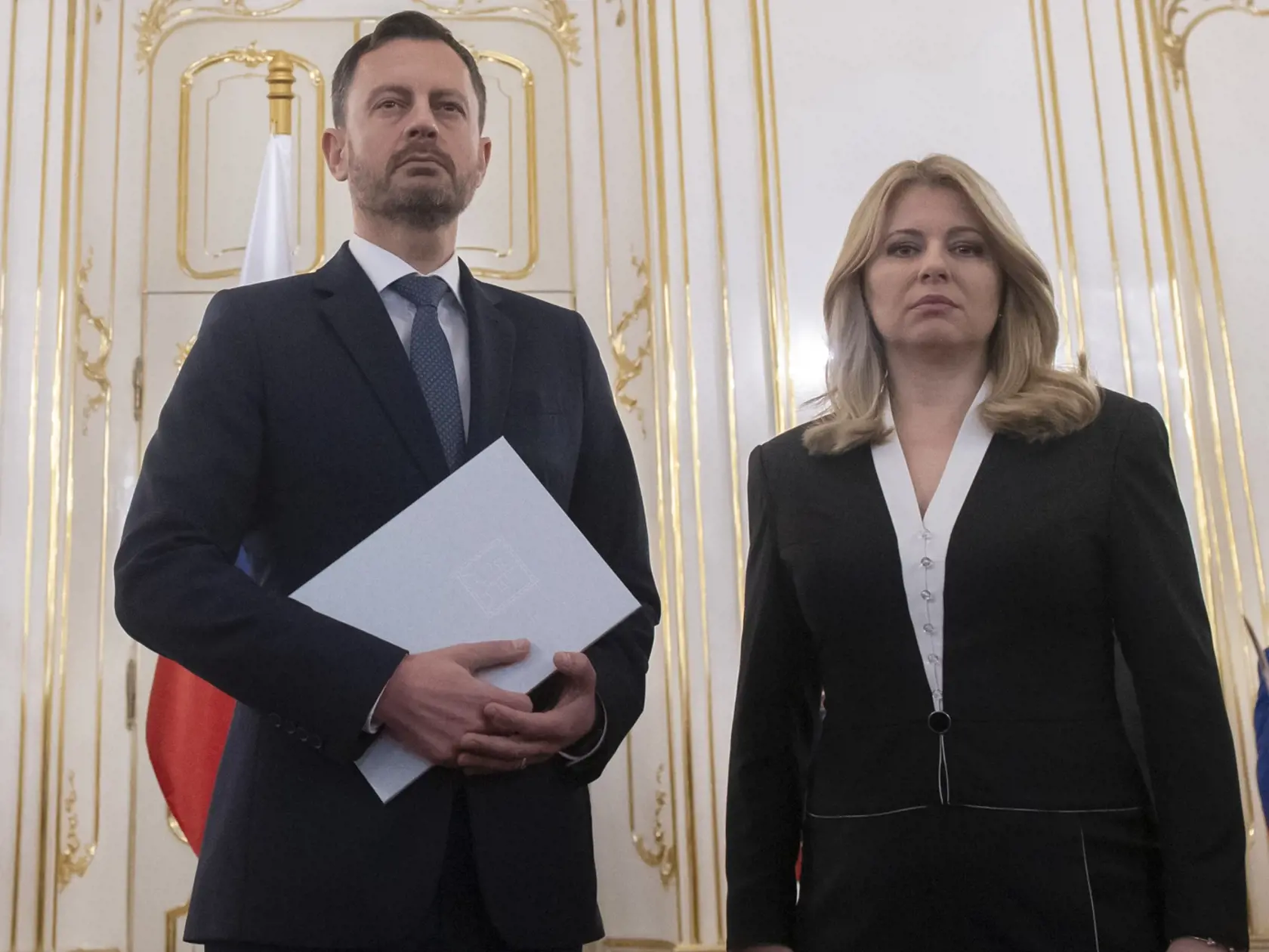 Na snímke prezidentka SR Zuzana Čaputová (vpravo) odvolala vládu Eduarda Hegera v Bratislave 16. decembra 2022. Vľavo predseda NRSR Boris Kollár. FOTO TASR - Martin Baumann      