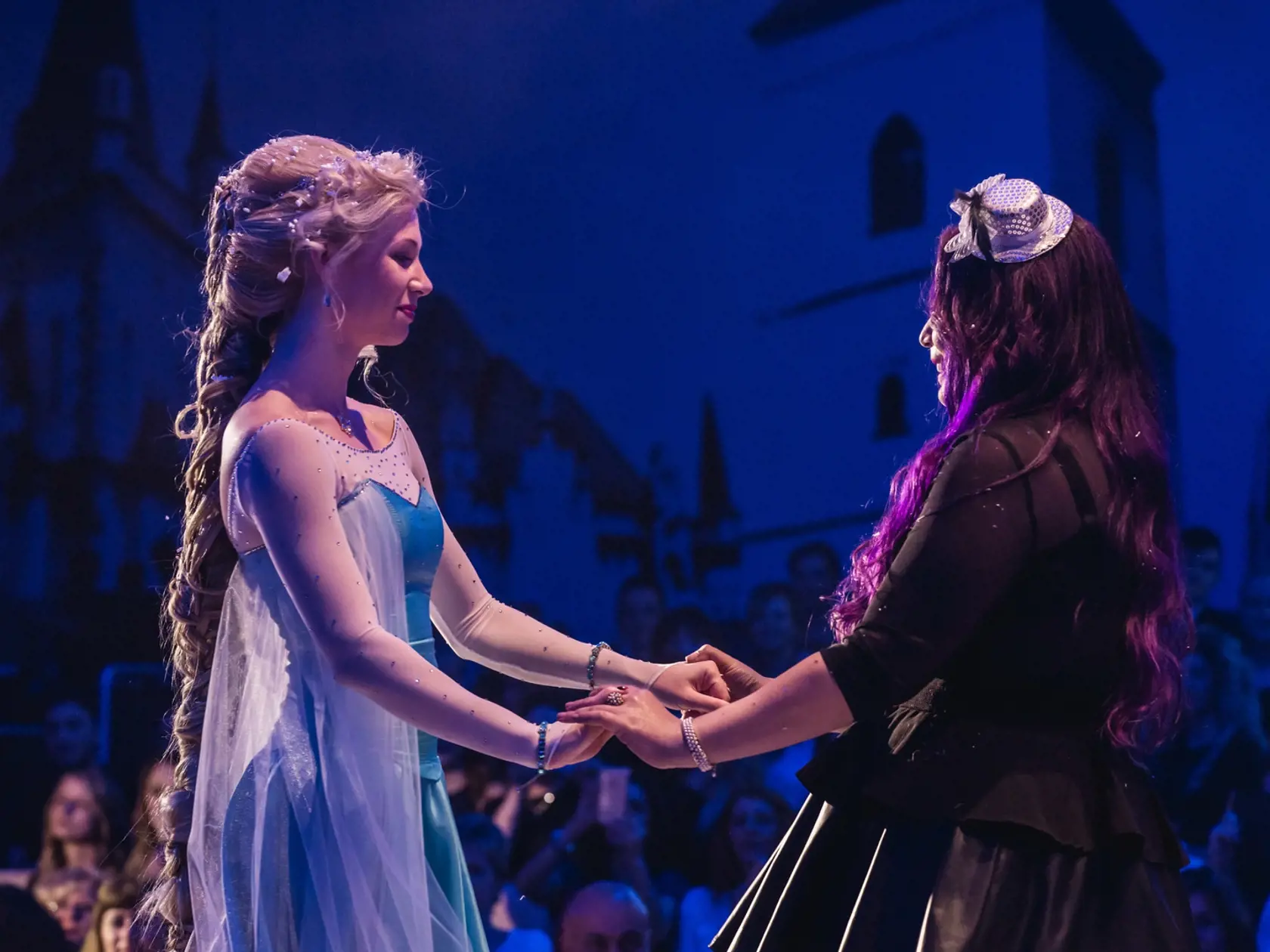 Lenka ako princezná Elsa z animovanej rozprávky Ľadové kráľovstvo.