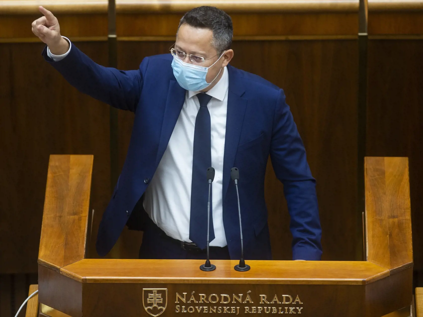 Na snímke poslanec NR SR Ladislav Kamenický (Smer-SD počas 16. schôdze parlamentu v Bratislave v stredu 21. októbra 2020. FOTO TASR - Jakub Kotian 