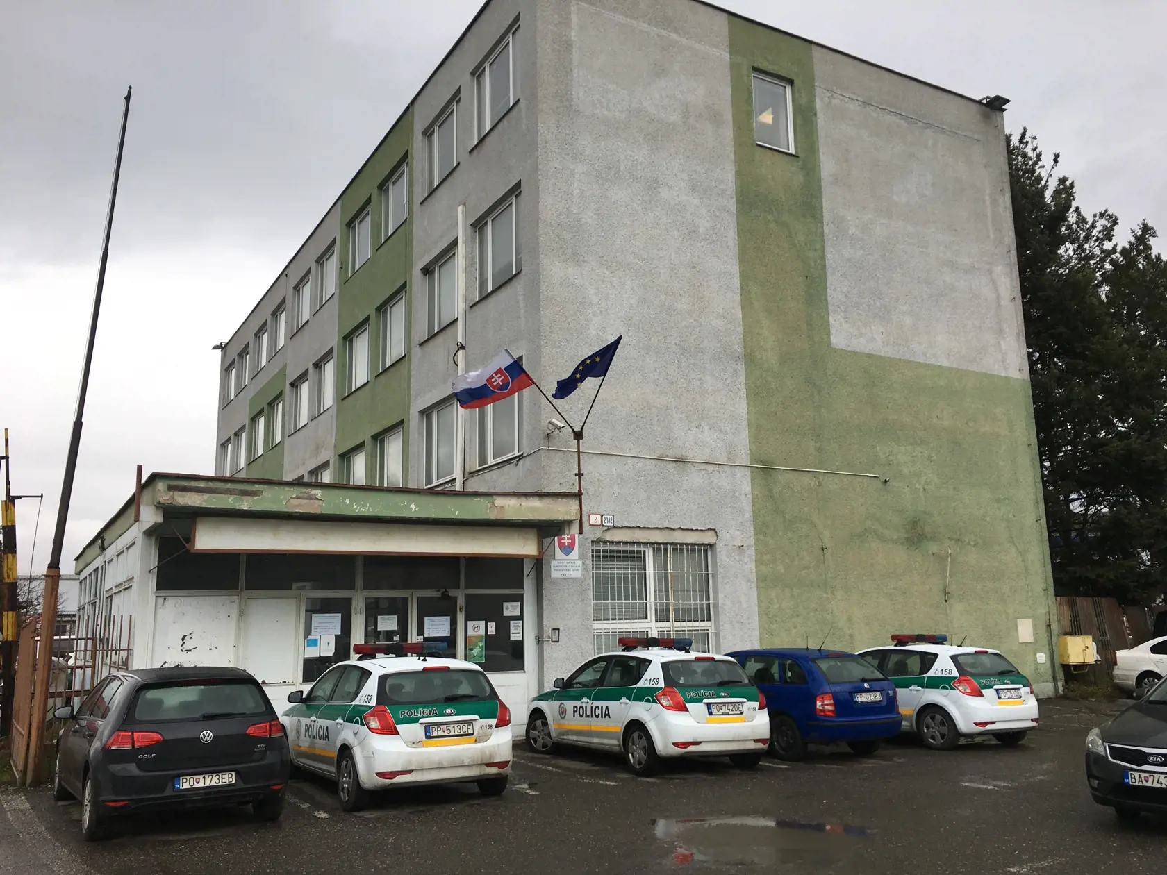 Na oddelení cudzineckej polície v Prešove sa zastrelil svojou služobnou zbraňou policajt.