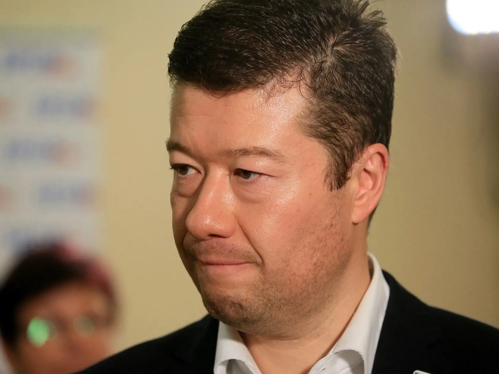Na čo to zas Tomio nahovára svojich podporovateľov?