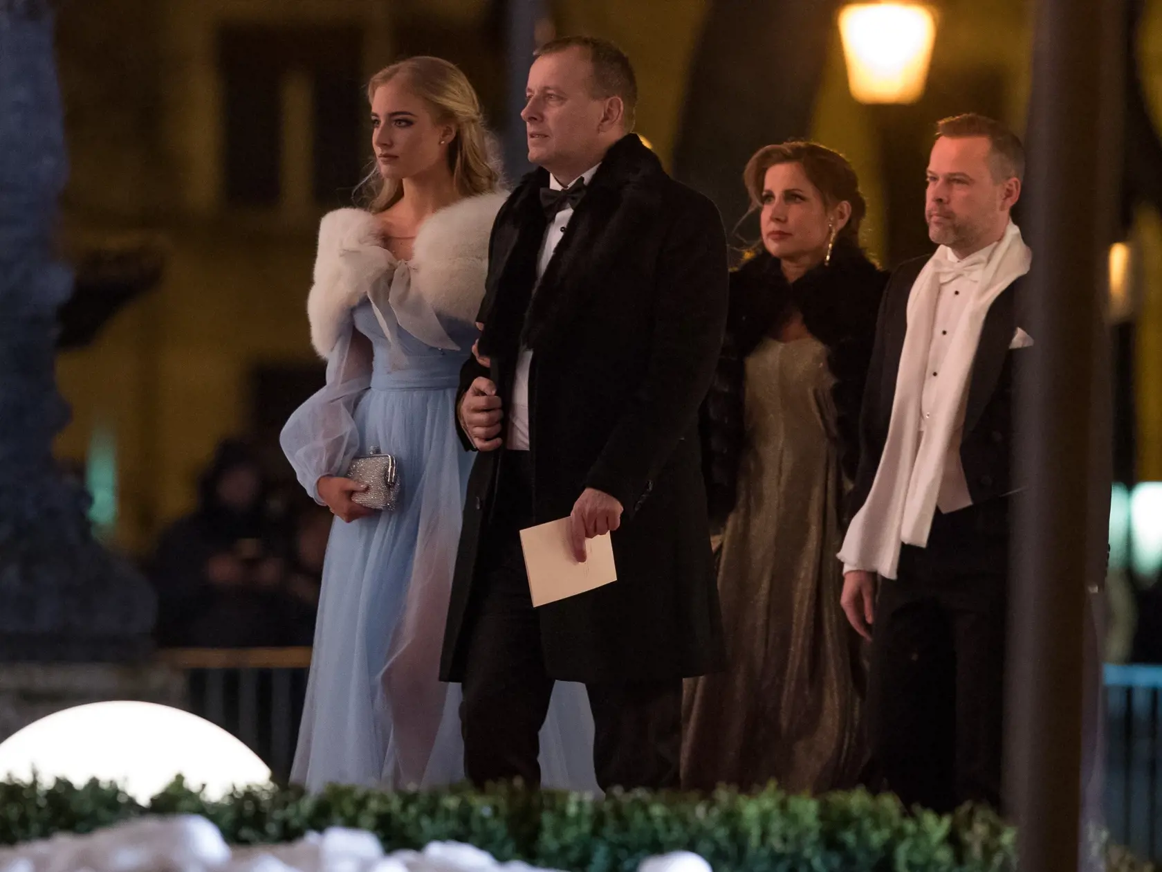 Dobročinný Ples v opere. Príchody hostí do historickej budovy Slovenského Národného Divadla v Bratislave. Na snímke je Boris Kollár s dcérou.