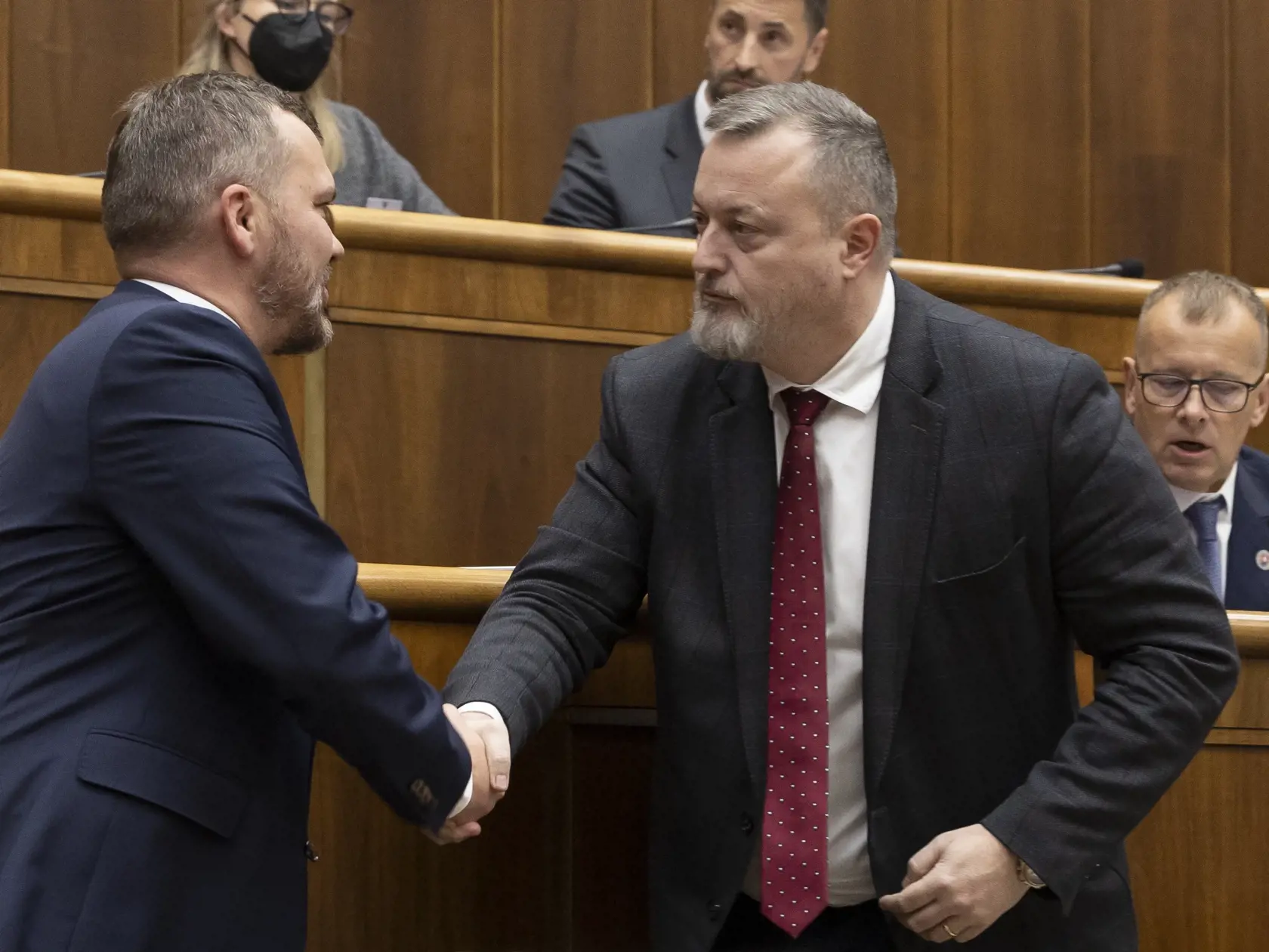 78. schôdza Národnej rady Slovenskej republiky počas ktorej sa poslanci rozhodujú o zotrvaní vlády Eduarda Hegera. Na snímke je Milan Krajniak.
