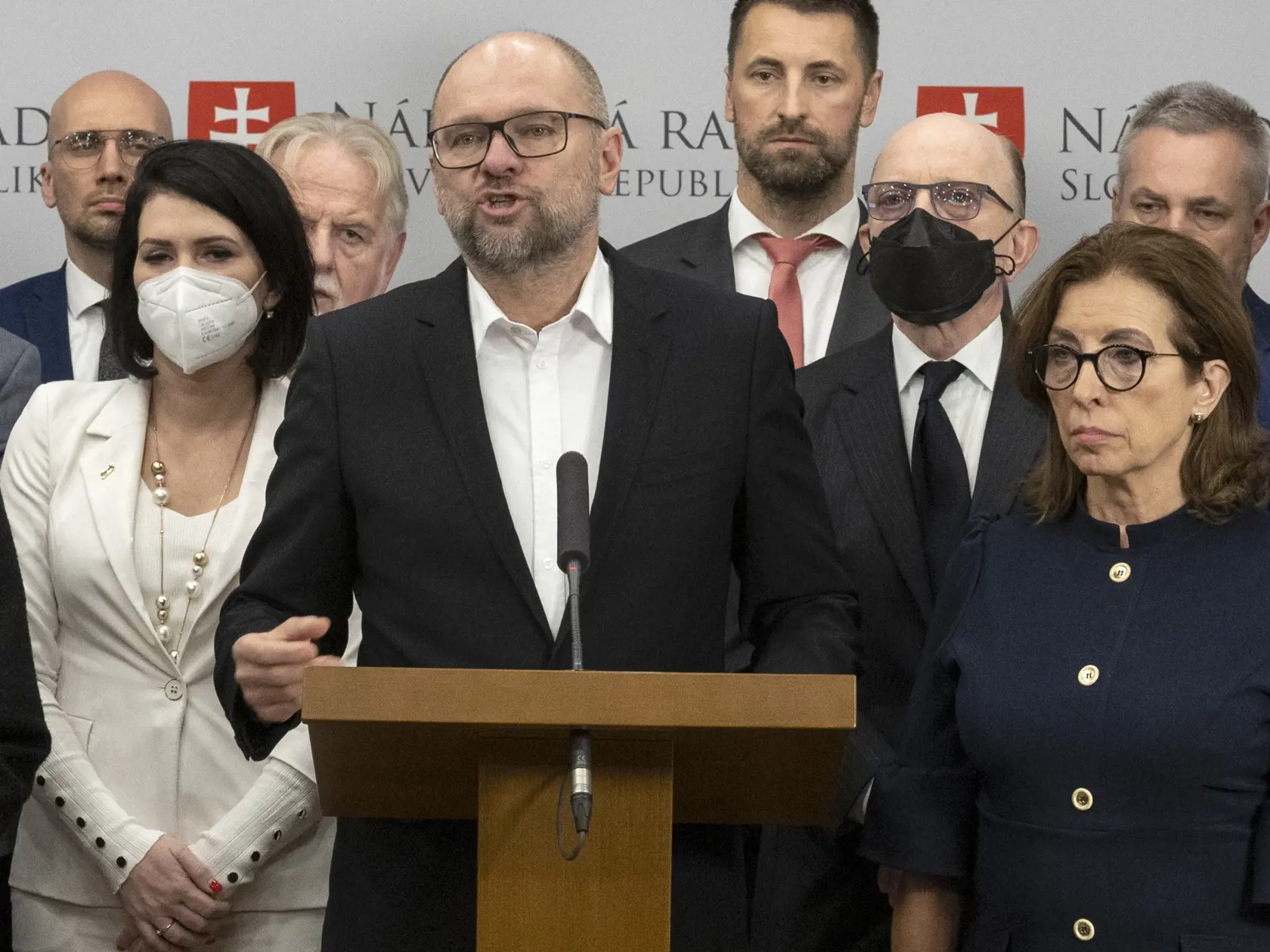 Parlament vyslovil vláde nedôveru aj za pomoci hlasov poslancov SaS.