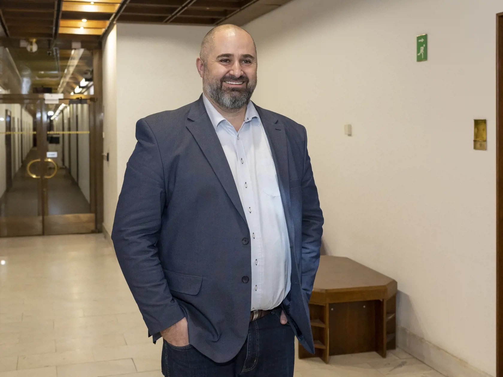 78. schôdza Národnej rady Slovenskej republiky počas ktorej sa poslanci rozhodujú o zotrvaní vlády Eduarda Hegera. Na snímke je Patrick Linhart.