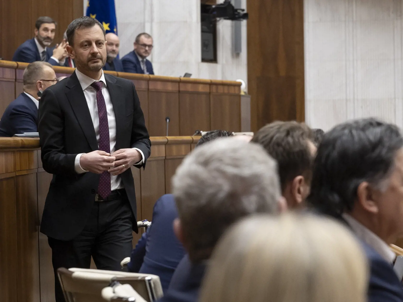 78. schôdza Národnej rady Slovenskej republiky počas ktorej sa poslanci rozhodujú o zotrvaní vlády Eduarda Hegera. Na snímke je Eduard Heger. 