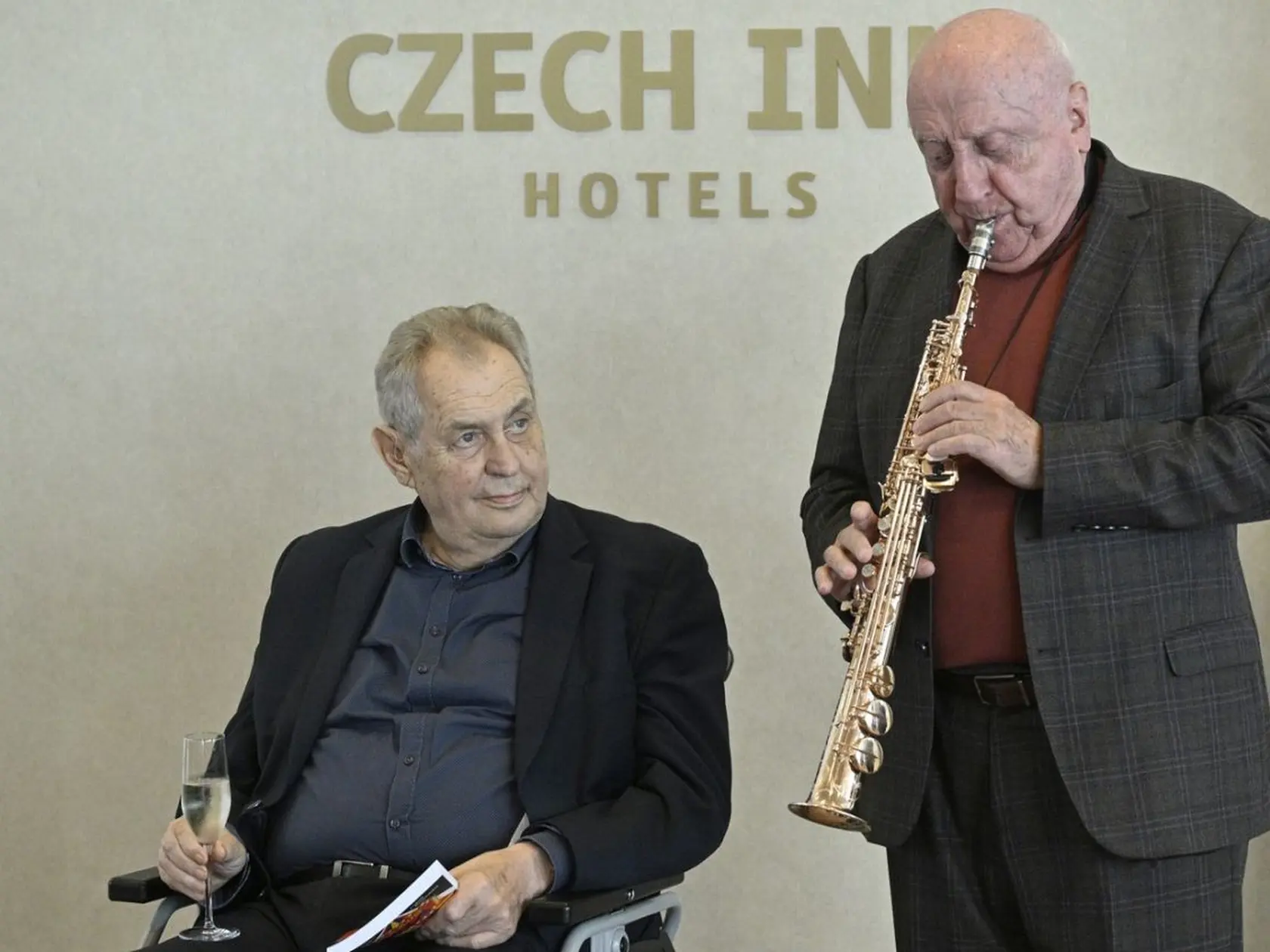 Miloš Zeman a Felix Slováček na krste knihy Cirkus Fiala. 