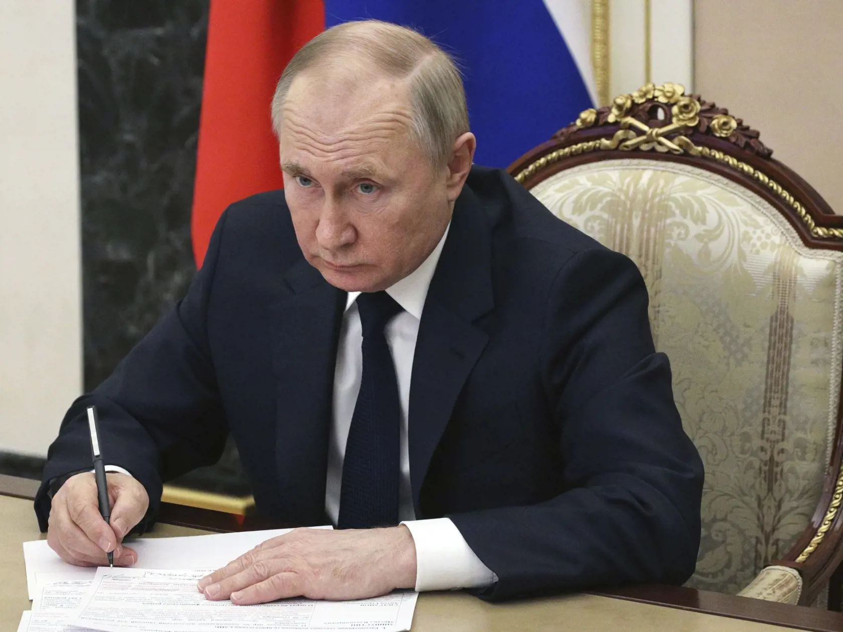 KK41 Moskva - Na snímke ruský prezident Vladimir Putin počas videokonferencie s ministrami o krokoch na zmiernenie následkov sankcií Západu 10. marca 2022 v Moskve. FOTO TASR/AP

Russian President Vladimir Putin chairs a meeting with members of the government via teleconference in Moscow, Thursday, March 10, 2022. (Mikhail Klimentyev, Sputnik, Kremlin Pool Photo via AP)