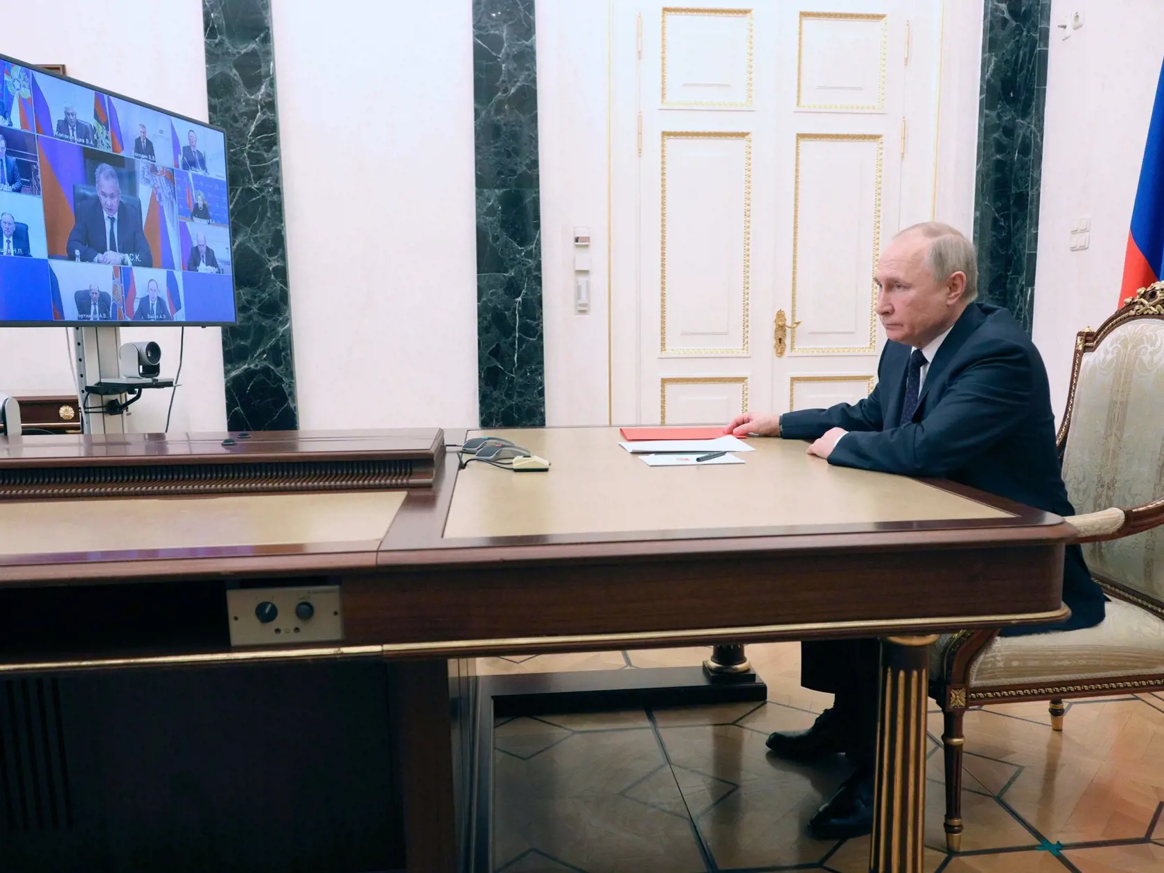 JB 37 Moskva - Ruský prezident Vladimir Putin predsedá zasadnutiu Bezpečnostnej rady prostredníctvom videokonferencie v  Moskve 11. marca 2022. FOTO TASR/AP

Russian President Vladimir Putin chairs a Security Council meeting via video-conference, in Moscow, Russia, Friday, March 11, 2022. (Mikhail Klimentyev, Sputnik, Kremlin Pool Photo via AP)
