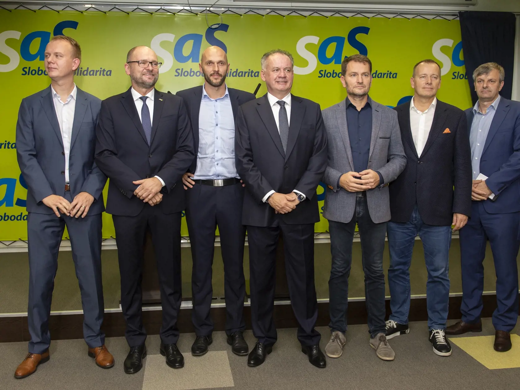 Na snímke zľava programový líder koalície Progresívna Slovensko a Spolu Miroslav Beblavý, predseda strany SaS Richard Sulík, predseda strany Progresívne Slovensko a Spolu  Michal Truban, predseda strany  Za ľudí Andrej Kiska, predseda hnutia OĽaNO Igor Matovič, predseda strany SME RODINA Boris Kollár a poslanec Igor Janckulík počas brífingu predsedov strán demokratickej opozície v priestoroch SaS 21. októbra 2019 v Bratislave. FOTO TASR - Pavel Neubauer

