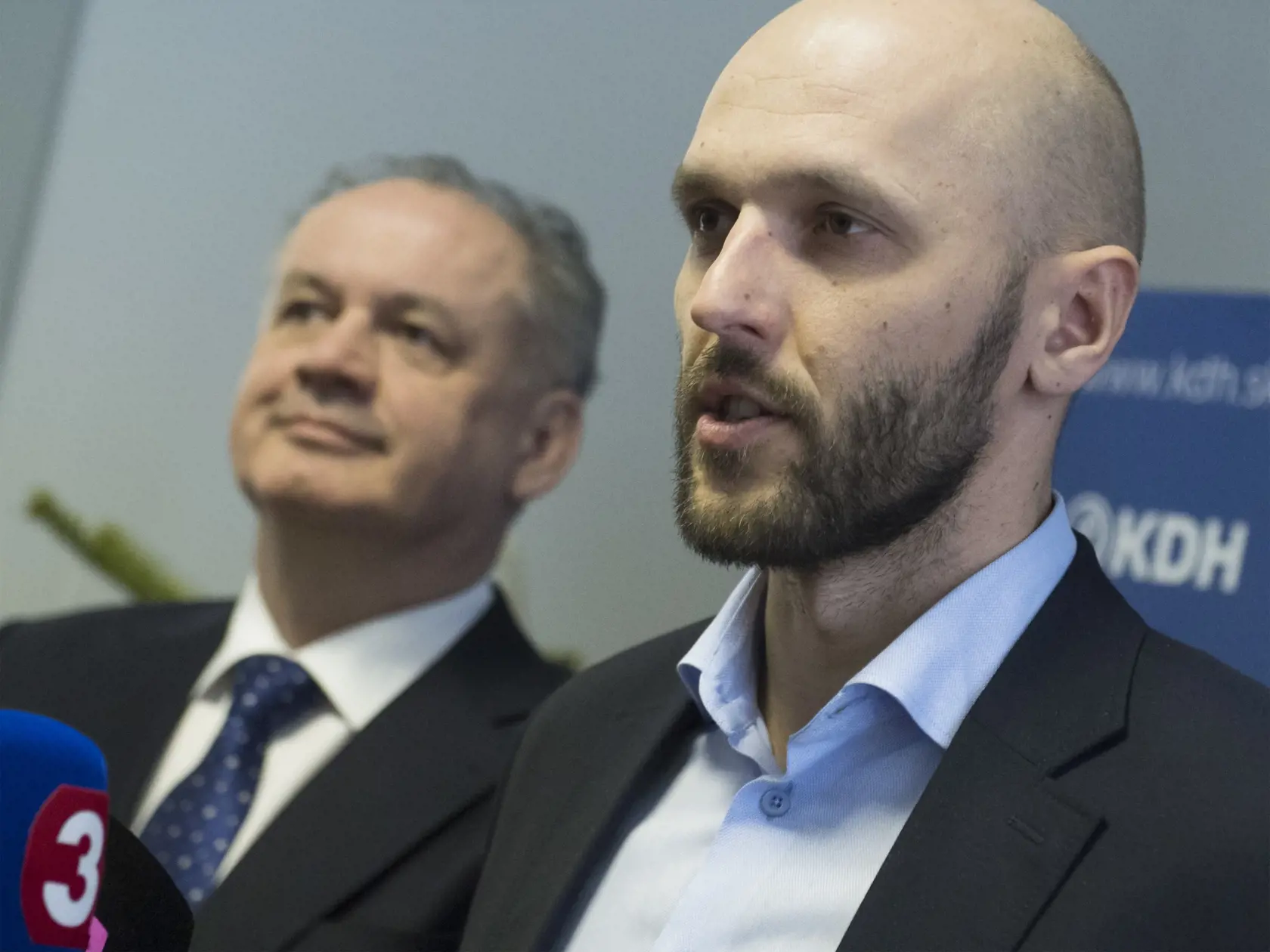 Tlačová konferencia koalície PS-Spolu počas  podpísania Paktu o neútočení so stranou Sloboda a Solidarita (SaS) 16. decembra 2019 v Bratislave. Na snímke vpravo za PS Spolu Michal Truban a vľavo predseda Za Ľudí Andrej Kiska počas brífingu s novinármi. FOTO TASR - Martin Baumann