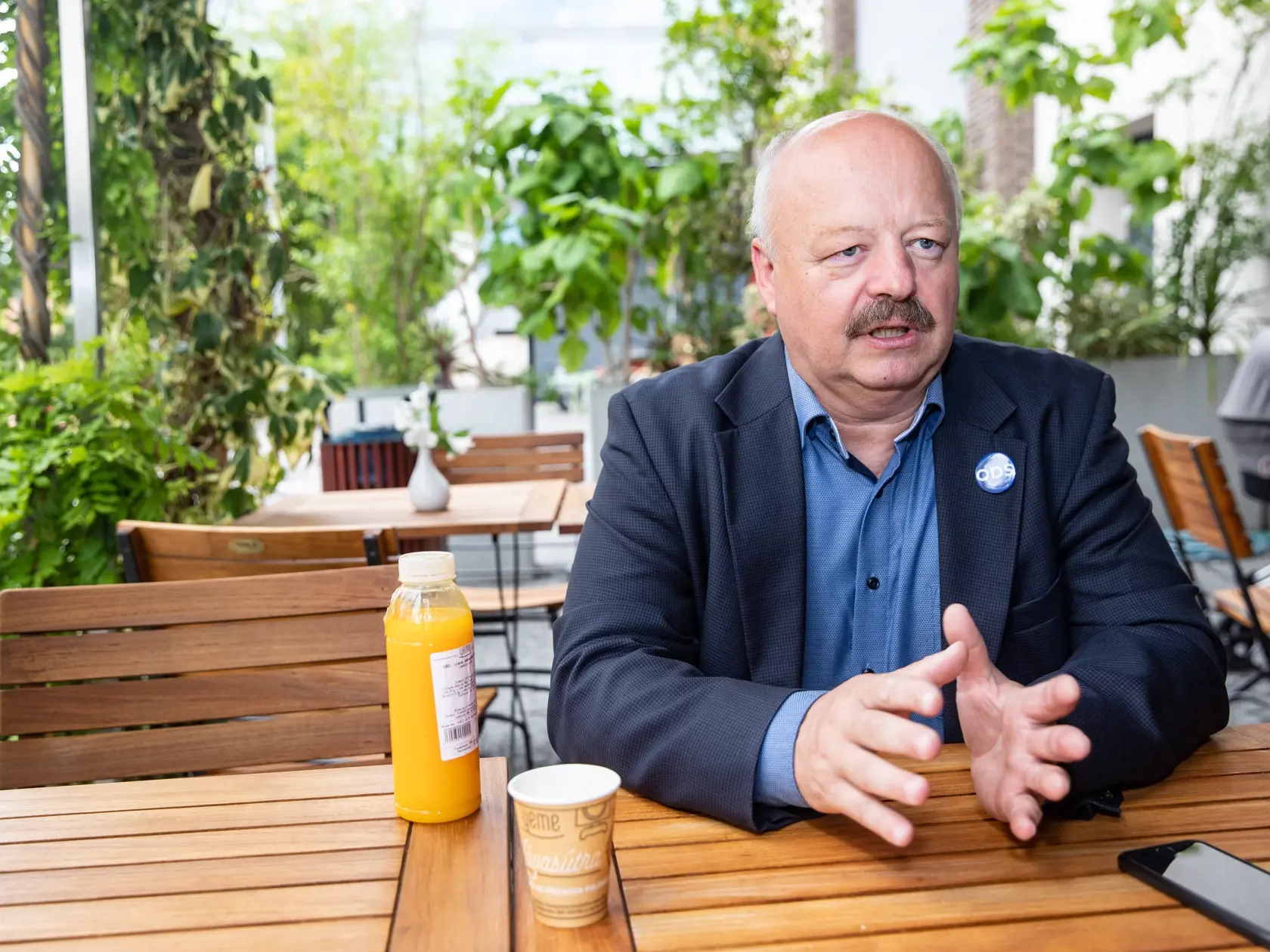 Na fotke je Pavel Macko, Generálporučík slovenský generál. Bol najvyššie postaveným Slovákom v štruktúrach NATO.