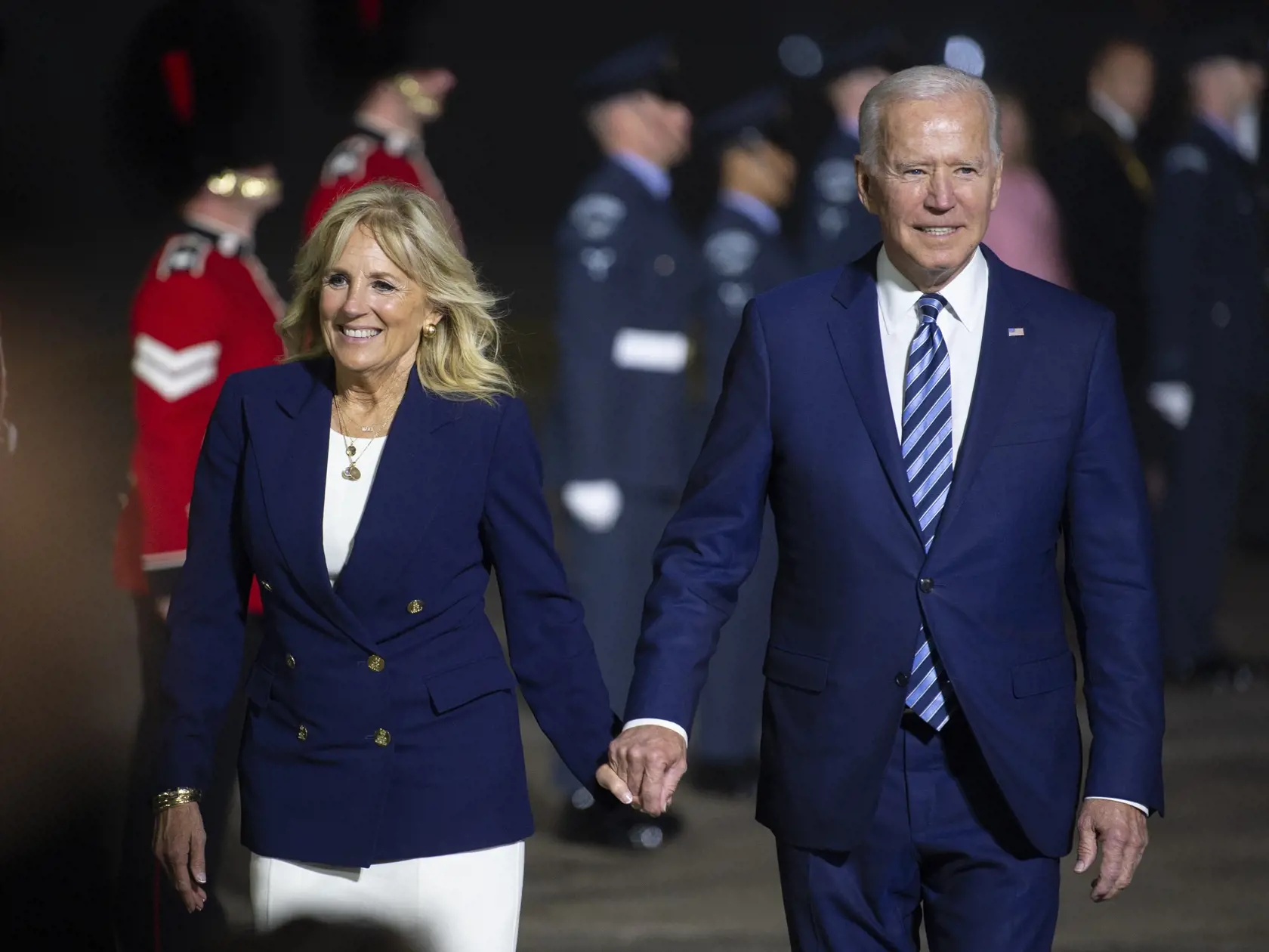Jill a Joe Biden prichádzajú na summit G7.