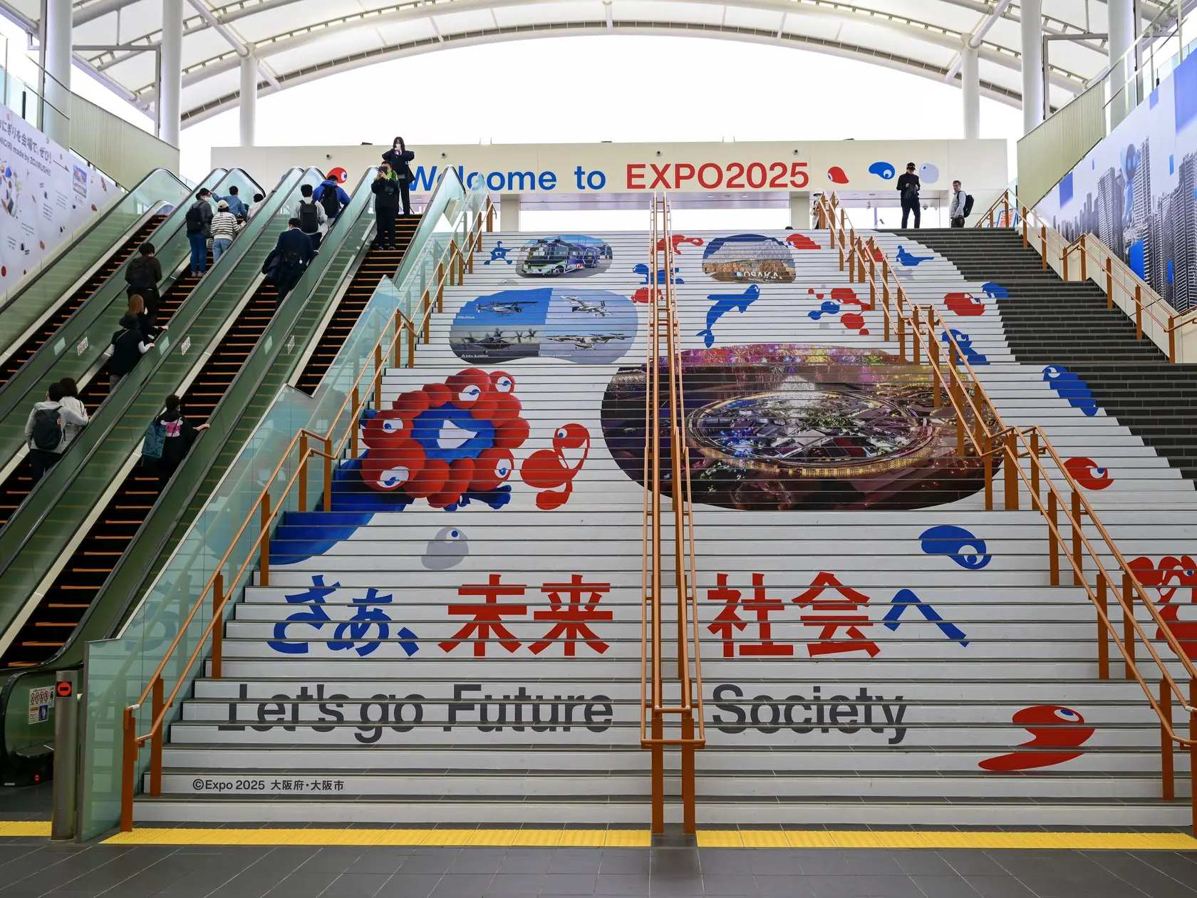 Otvárací ceremoniál Svetovej výstavy Expo 2025 sa v sobotu konal v japonskom meste Osaka. Zúčastnil sa na ňom aj cisár Naruhito s manželkou Masako, ako aj približne 1300 hostí vrátane zástupcov 158 zúčastnených krajín a území.