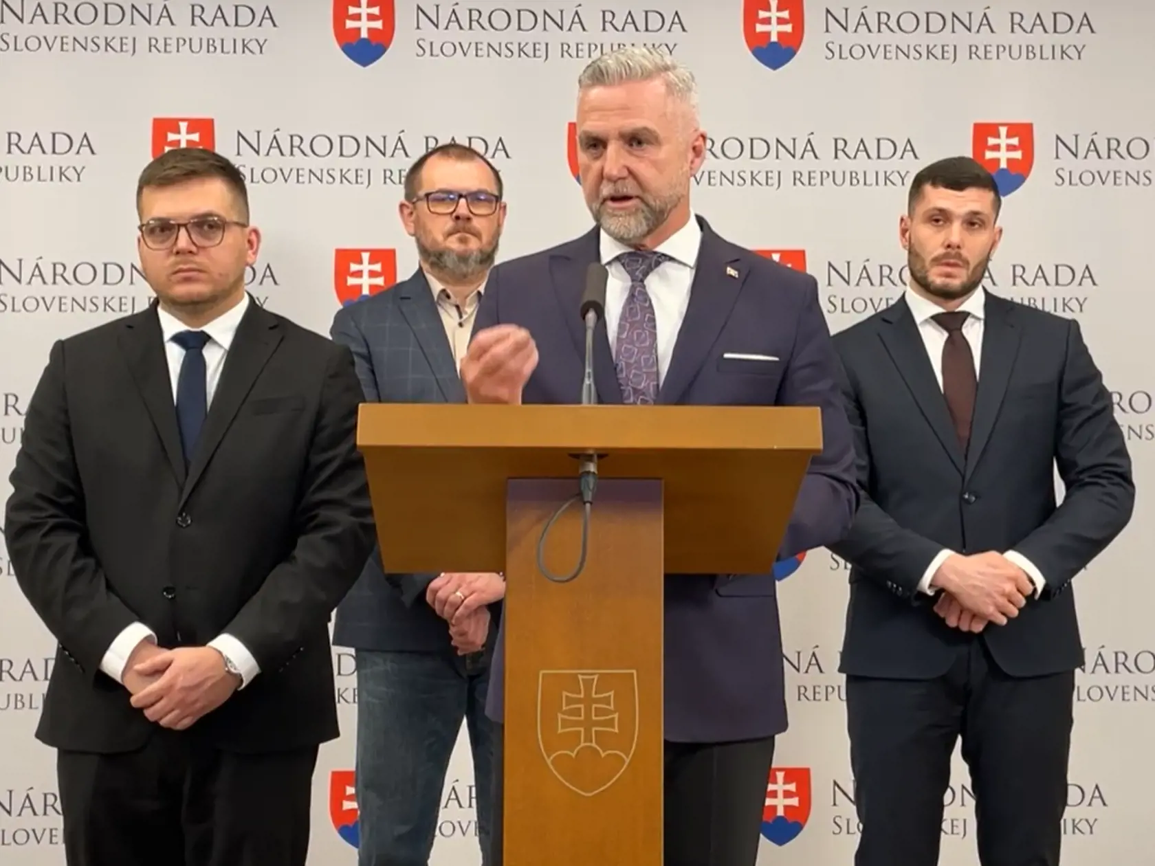 Zľava Igor Melicher, štátny tajomník ministerstva obrany, poslanci Marián Saloň, Tibor Gašpar a Richard Glück (všetci Smer)-
