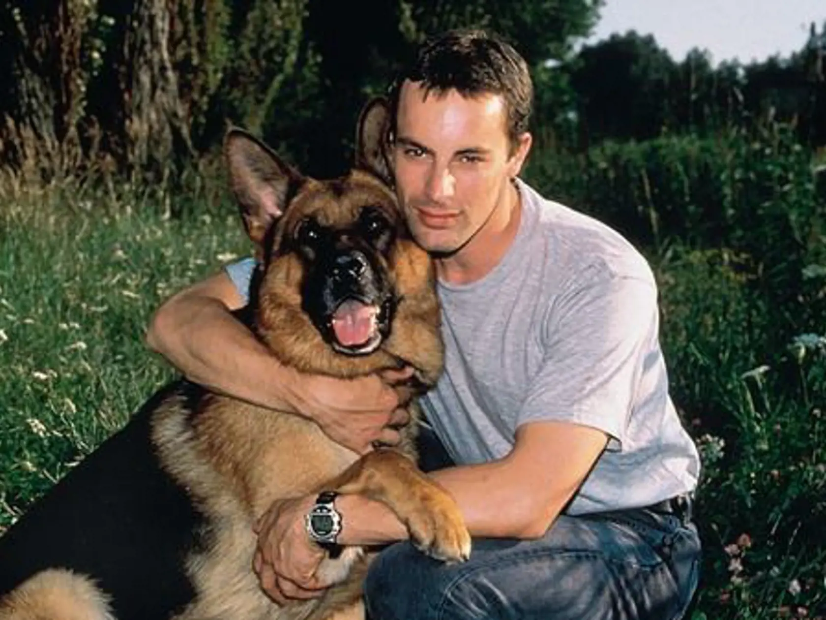 Gedeon Burkhard (48) - Nemecký herec účinkoval po boku šikovného Rexa od roku 1998 do roku 2001. Alexander Brandtner v jeho podaní nahradil Mosera a pustil sa do vyšetrovania. Ešte predtým si však v jednej epizóde zahral zločinca. Dokopy sa teda predviedol v 45 častiach.