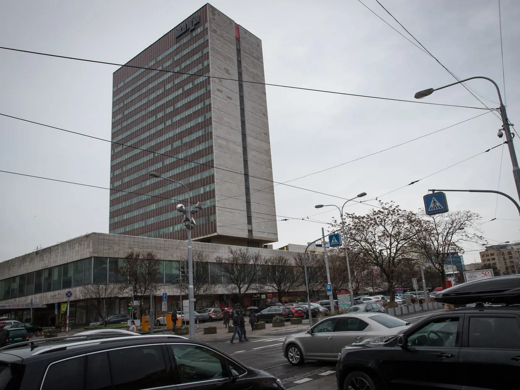 Hotel Kyjev dominuje Kamennému námestiu.