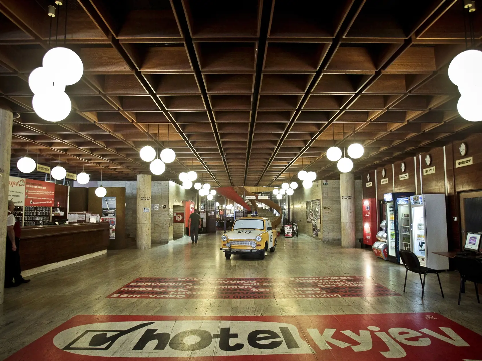 Vnutorne priestory hotela Kyjev, ktory bude od 1. novembra 2011 uzavrety z dovodu rekonstrukcie.