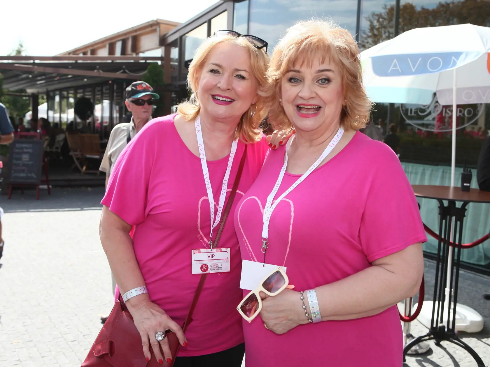 AVON POCHOD 2015 - proti rakovine prsníka - aj celebrity zružoveli, na AVON Pochode proti rakovine prsníka sa tento rok vyzbieralo rekordných 75-tisích eur

