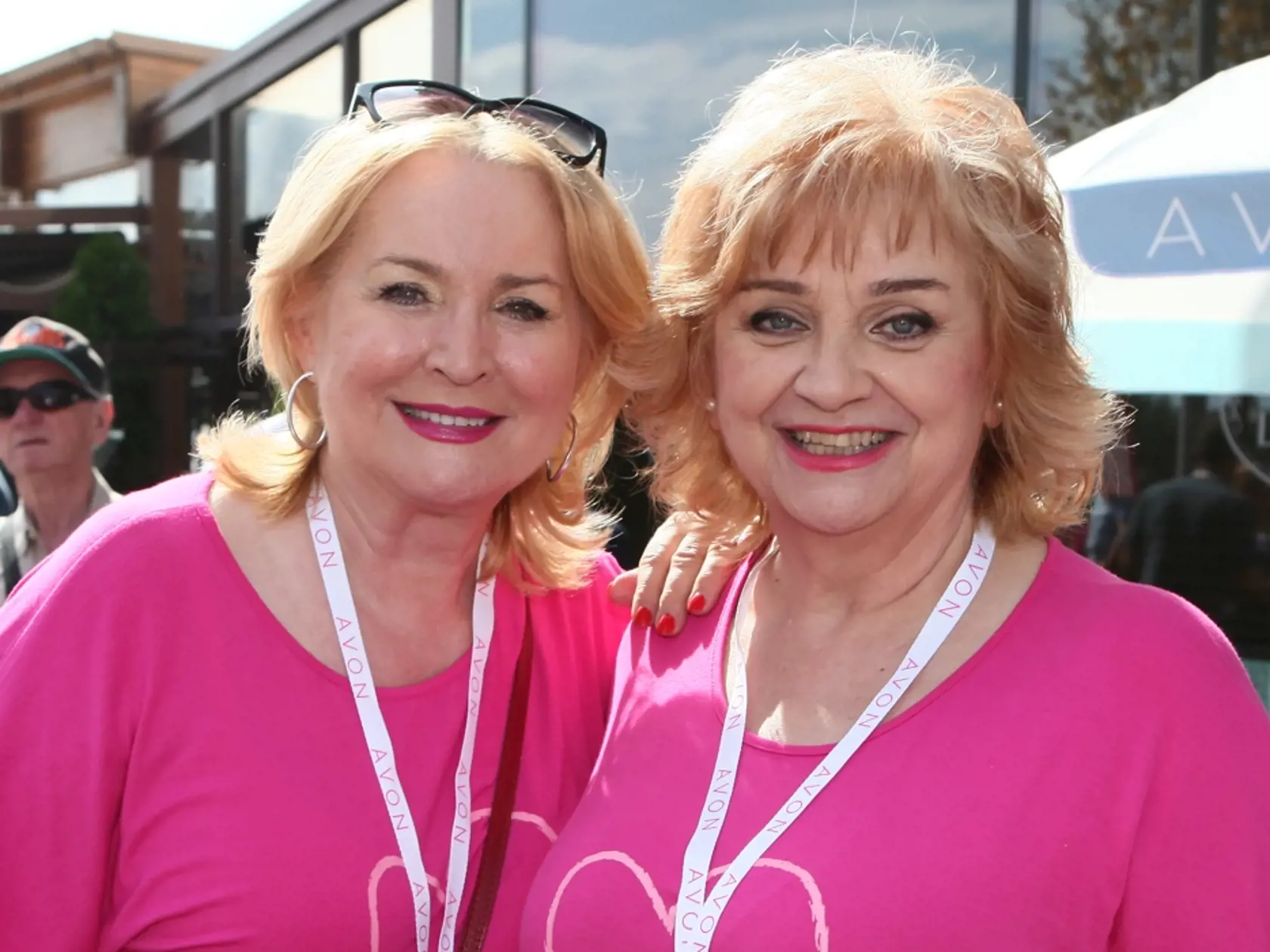 AVON POCHOD 2015 - proti rakovine prsníka - aj celebrity zružoveli, na AVON Pochode proti rakovine prsníka sa tento rok vyzbieralo rekordných 75-tisích eur

