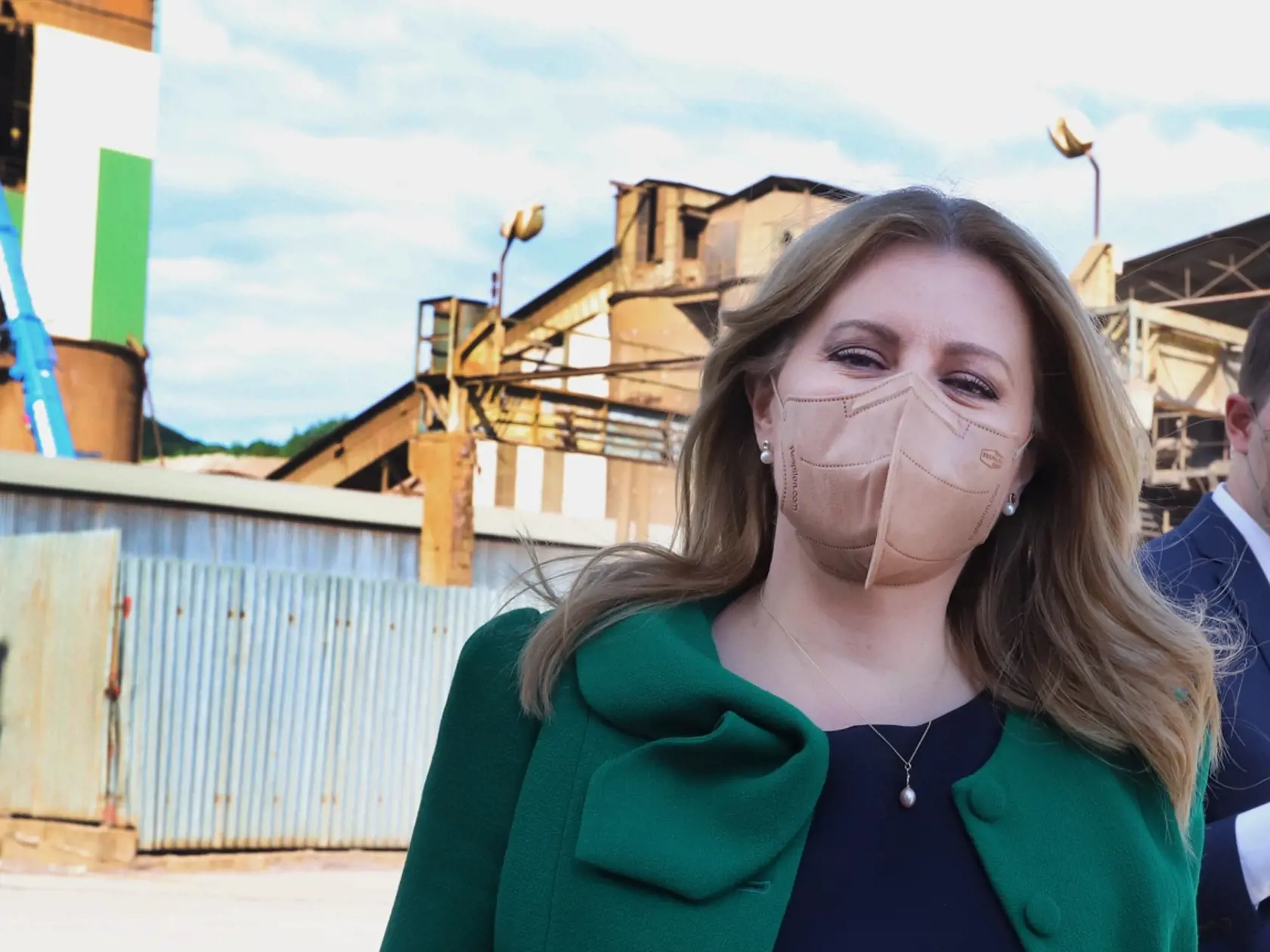 V krátkom príhovore pred sídlom Severoatlantickej aliancie uviedla, že samit je o silnom posolstve o transatlantickej jednote.