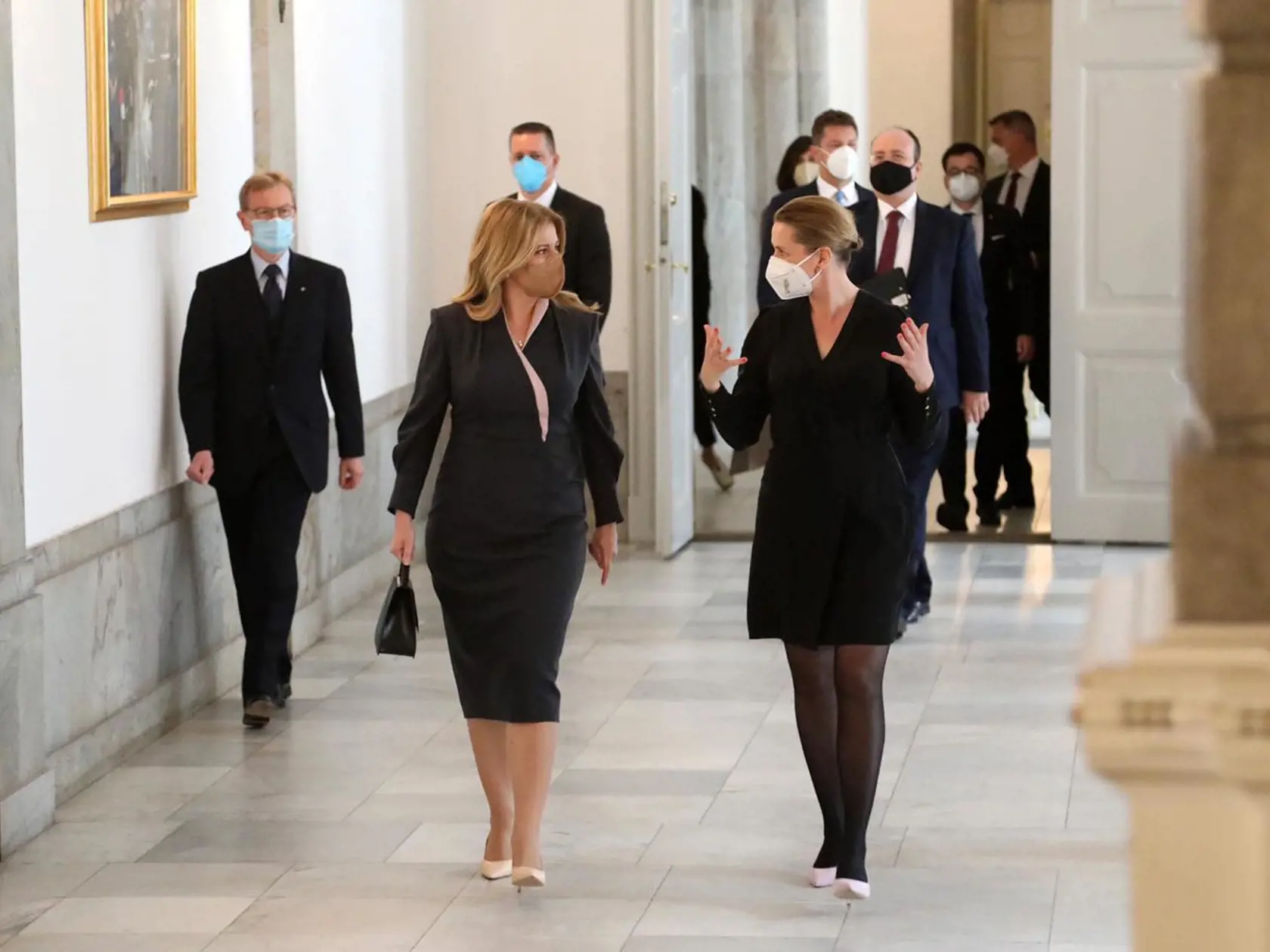 "Idem sa zúčastniť na samite NATO aj z toho dôvodu, že je veľmi dôležité vyslať signál o spolupráci, o transatlantickej jednote a, samozrejme, aj o kolektívnej obrane – a to z jedného jediného a dôležitého dôvodu, ktorým je ochrana a obrana našich občanov," povedala Čaputová.