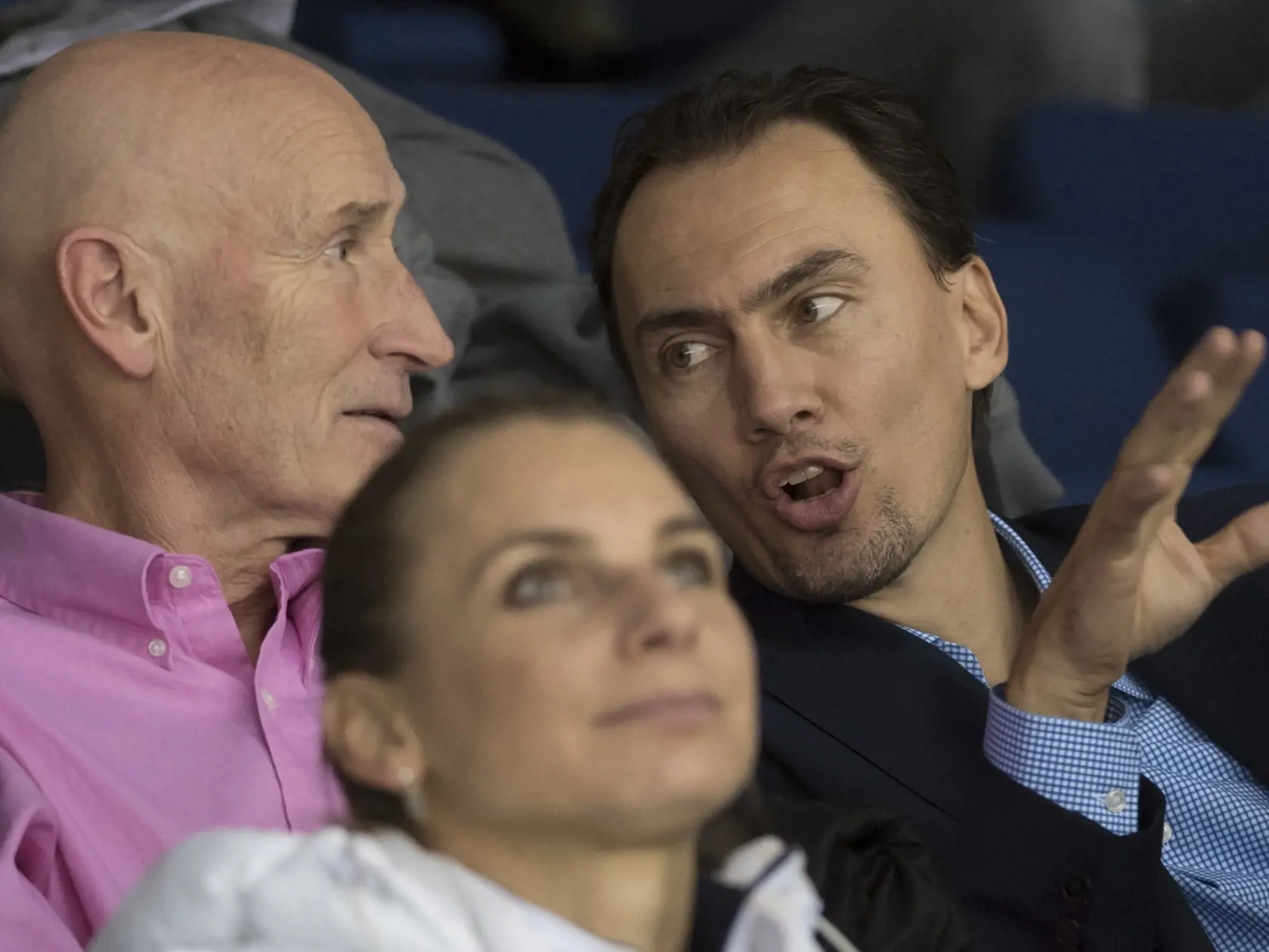 Na snímke vpravo generálny manažér slovenskej hokejovej reprezentácie Miroslav Šatan a v¾avo tréner Craig Ramsay v zápase hokejovej KHL medzi Slovan Bratislava - SKA Petrohrad v Bratislave 27. októbra 2017. FOTO TASR - Martin Baumann