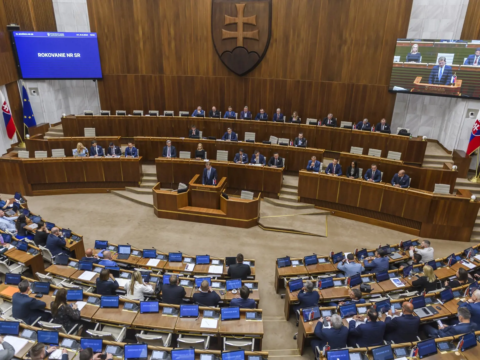 Na snímke uprostred poverený predseda NR SR Peter Žiga (Hlas-SD) počas 12. schôdze NR SR v Bratislave 21. mája 2024.