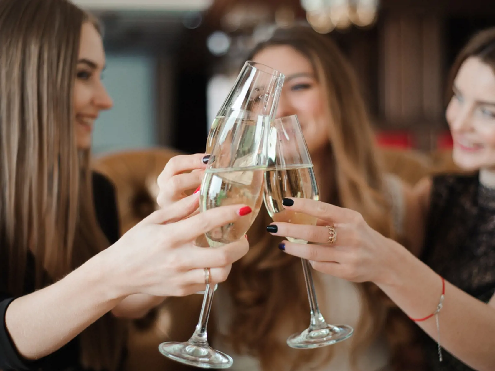Minárik upozorňuje, že zdravotné problémy môže počas sviatkov spôsobiť aj nadmerné pitie alkoholu.