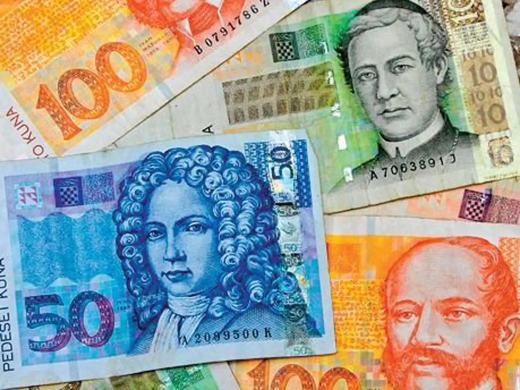 Konverzný kurz bol stanovený na 7,5345 kuny za jedno euro.
