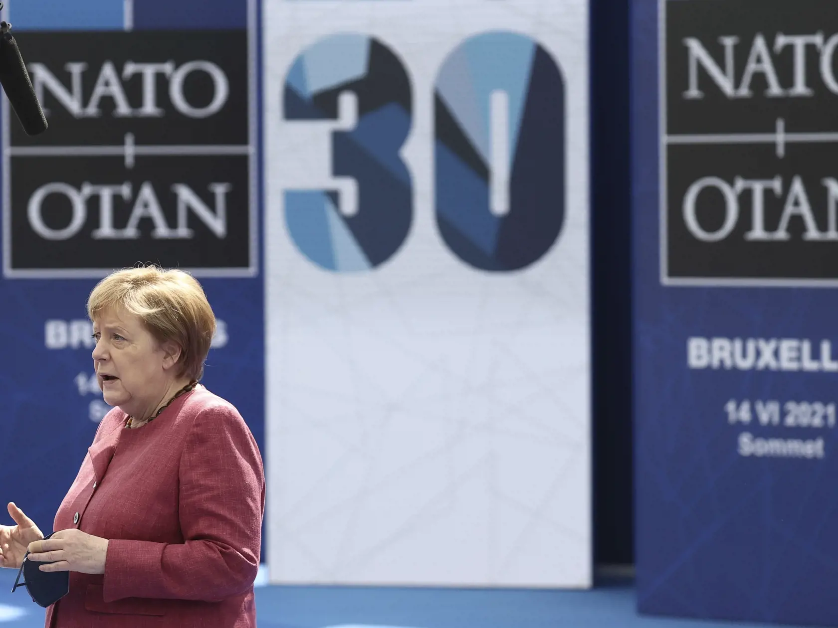KK11 Brusel - Nemecká kancelárka Angela Merkelová počas príchodu na summit NATO v Bruseli v pondelok 14. júna 2021. FOTO TASR/AP