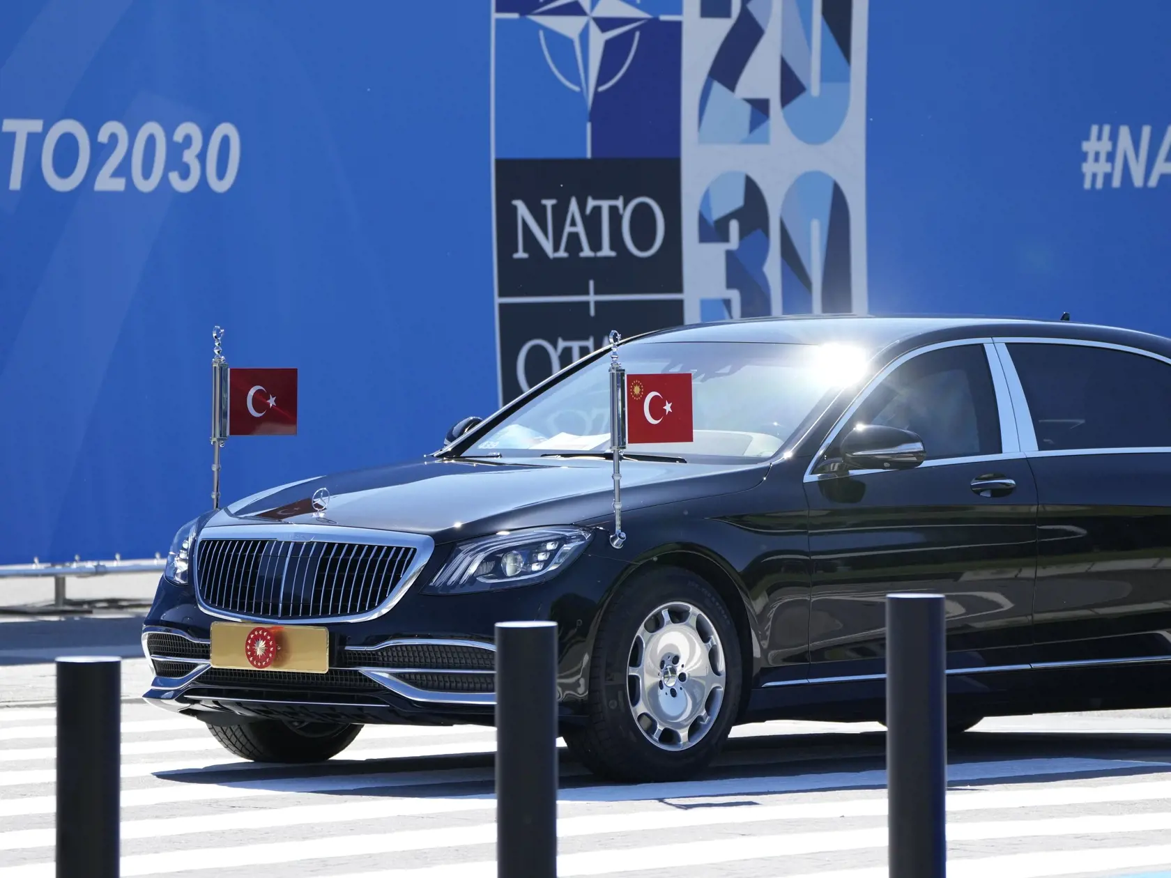 WA 23 Brusel - Limuzína priváža tureckého prezidenta Recepa Tayyipa Erdogana na summit NATO v Bruseli v pondelok 14. júna 2021. FOTO TASR/AP