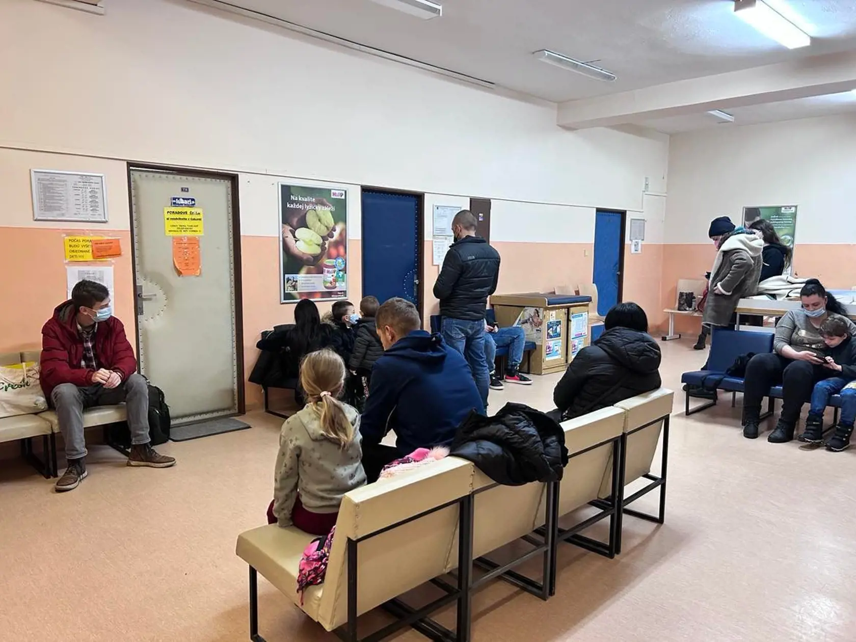 V čakárňach ambulancií detských pediatrov je v týchto dňoch plno