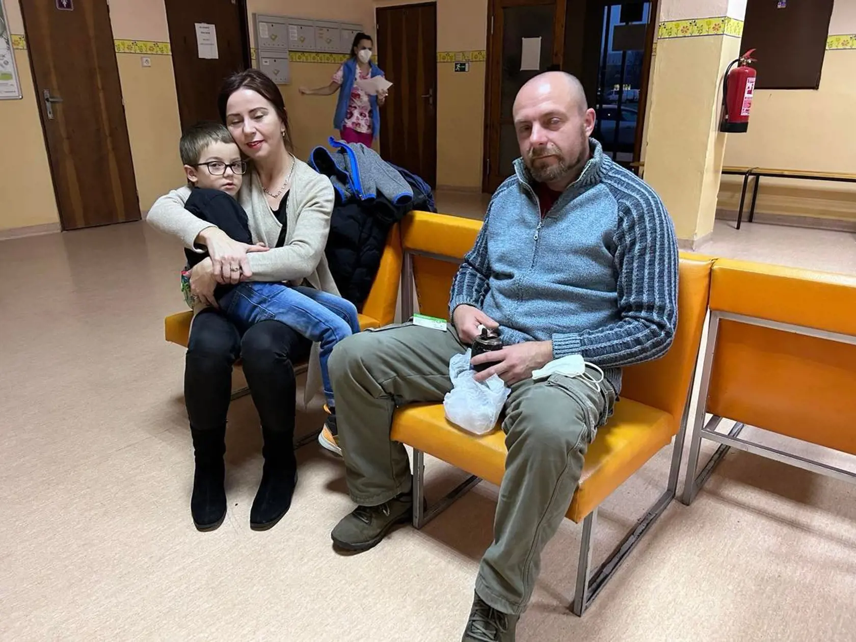 Malý Milanko s rodičmi boli lekára od rána. Ako nám povedala pani Alžbeta, škôlka je plná chrípky