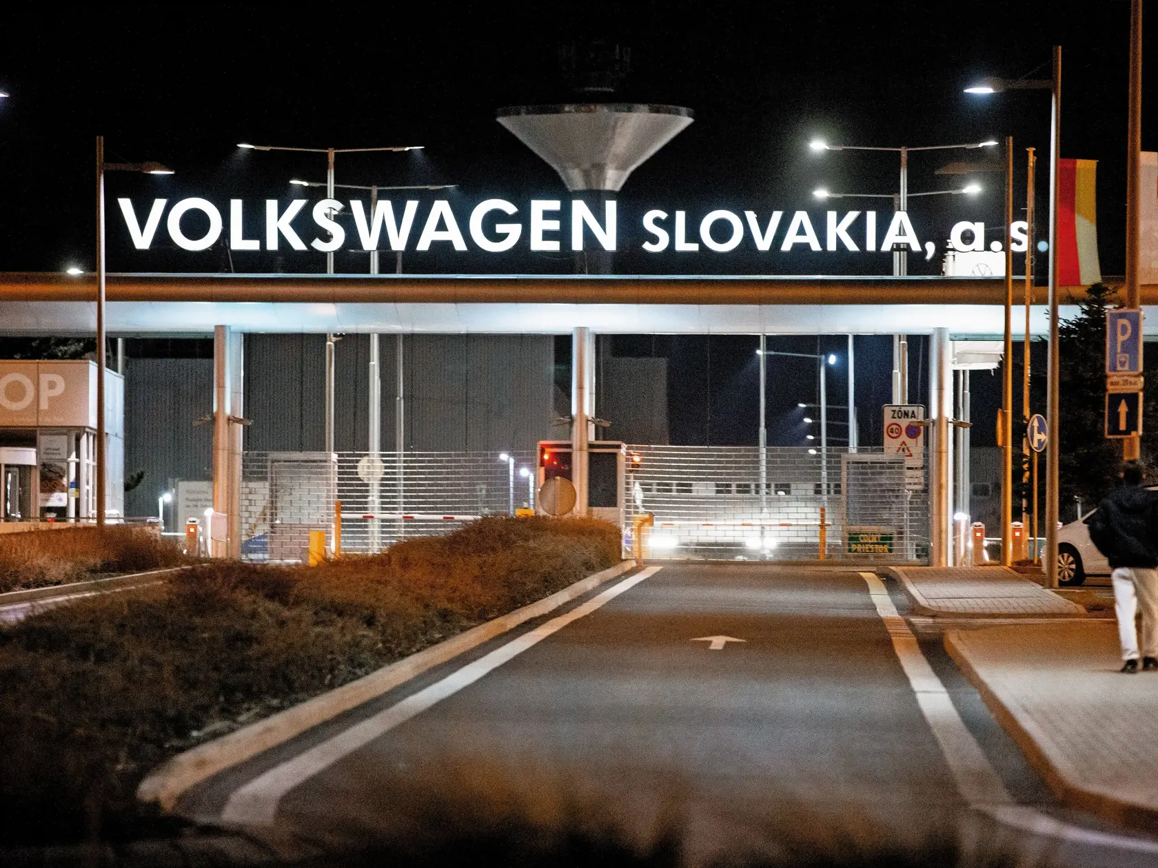 PRVÍSpoločnosť Volkswagen zavrela brány svojich troch závodov na Slovensku už 17. marca. Ostatné automobilky ju nasledovali.