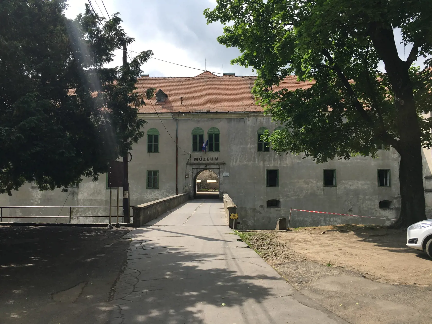 Hrad Modrý Kameň.