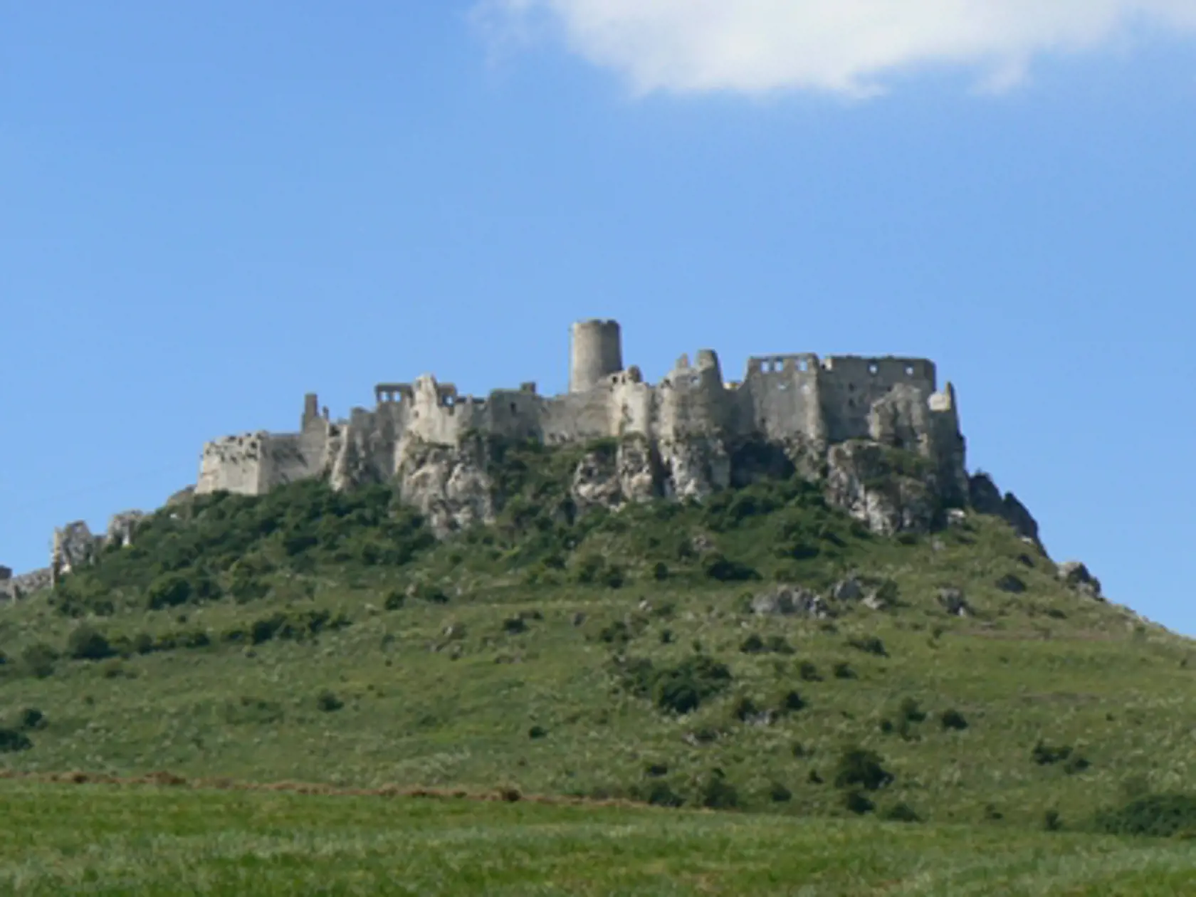 SPIŠSKÝ HRAD:
Patrí svojou rozlohou
medzi najväčšie
v Európe