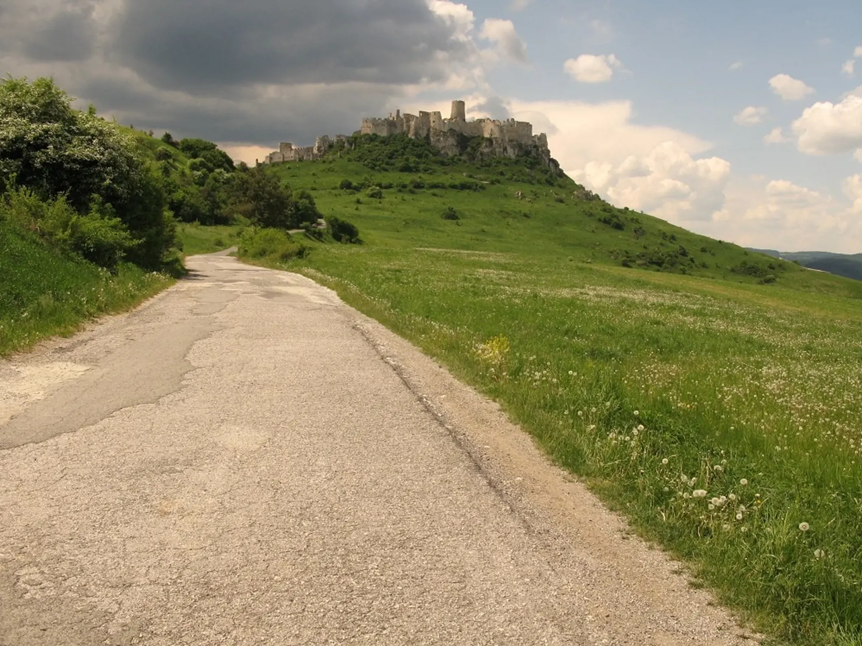 Spišský hrad patrí k najväčším na svete.