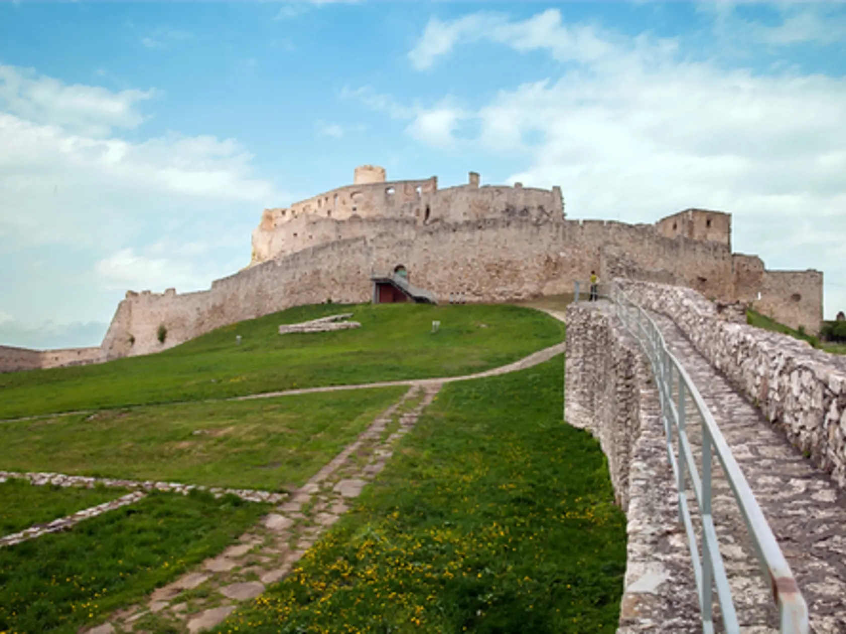 Spišský hrad, Slovensko: Jeden z najväčších hradov v Európe bol postavený v 12. storočí.