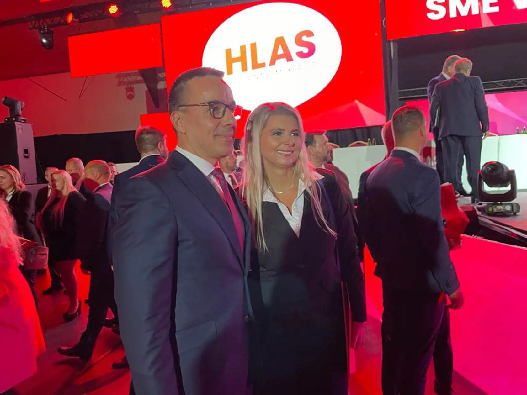 Snem Hlasu-SD v Liptovskom Mikuláši. Pozornosť pútali predovšetkým Zuzana Dolinková a Denisa Saková svojimi sexi outfitmi.